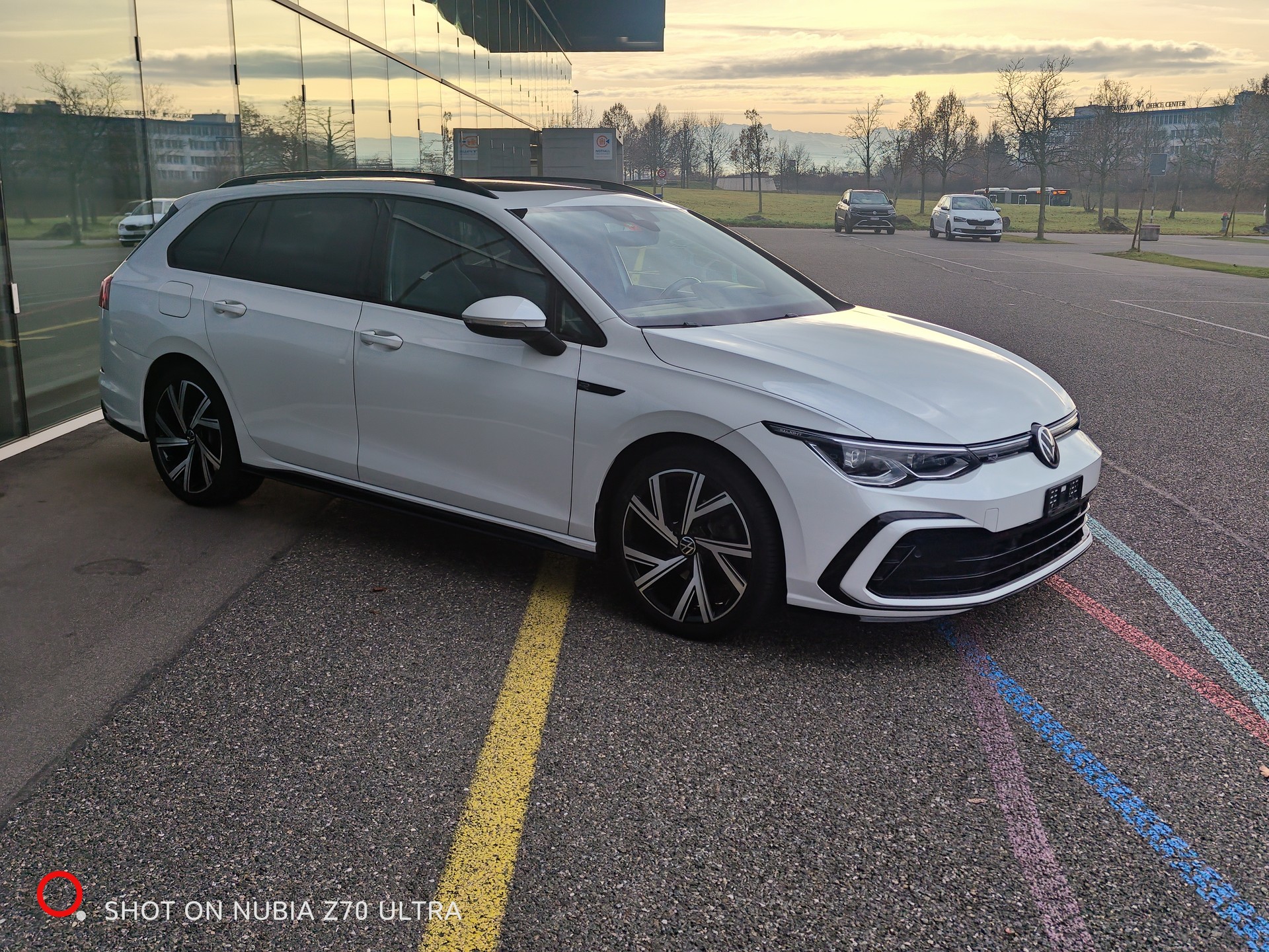 VW Golf Variant 1.5 eTSI mHEV R-LINE - PANORAMA - HEAD UP-image-7