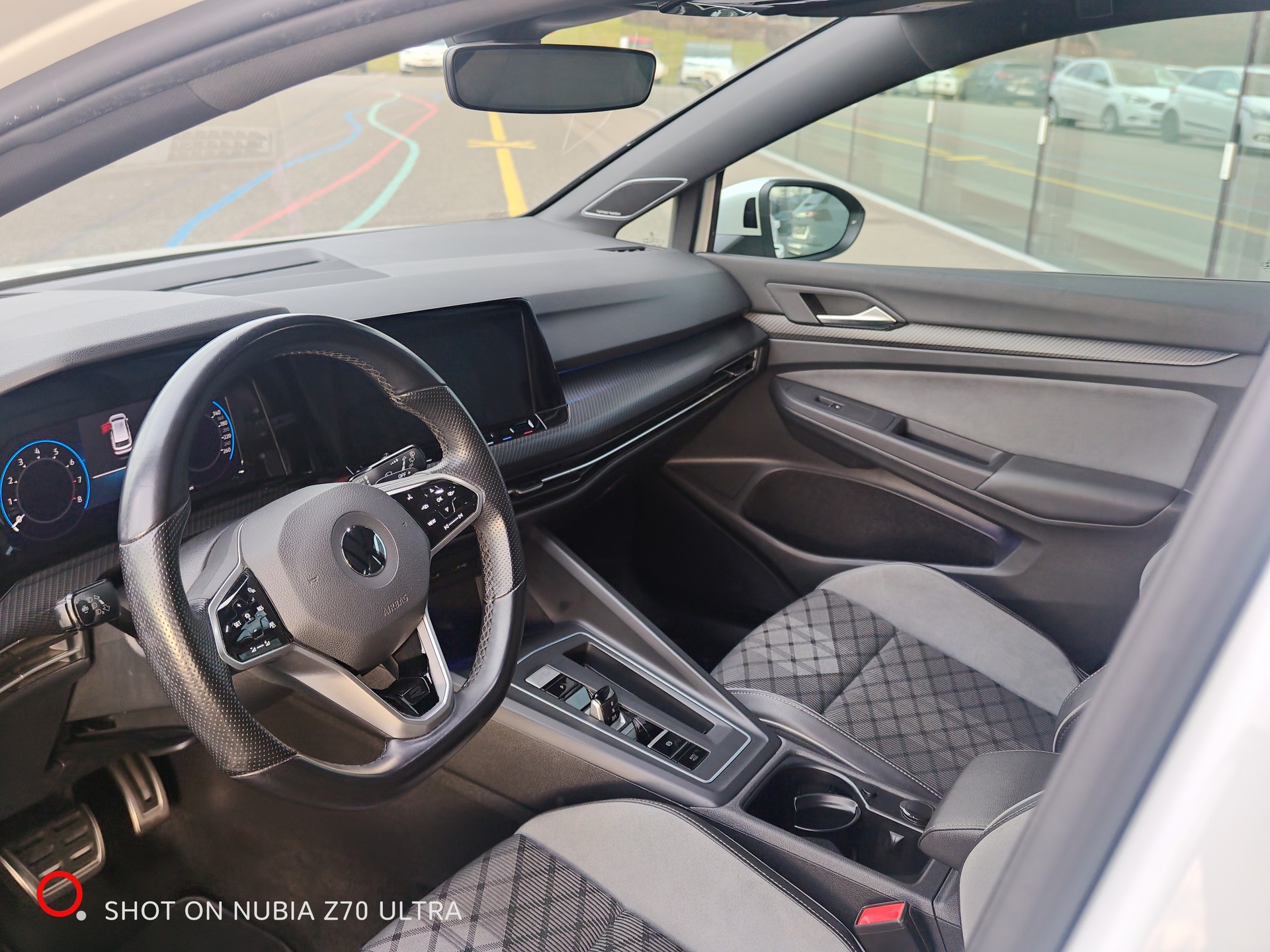 VW Golf Variant 1.5 eTSI mHEV R-LINE - PANORAMA - HEAD UP-image-13