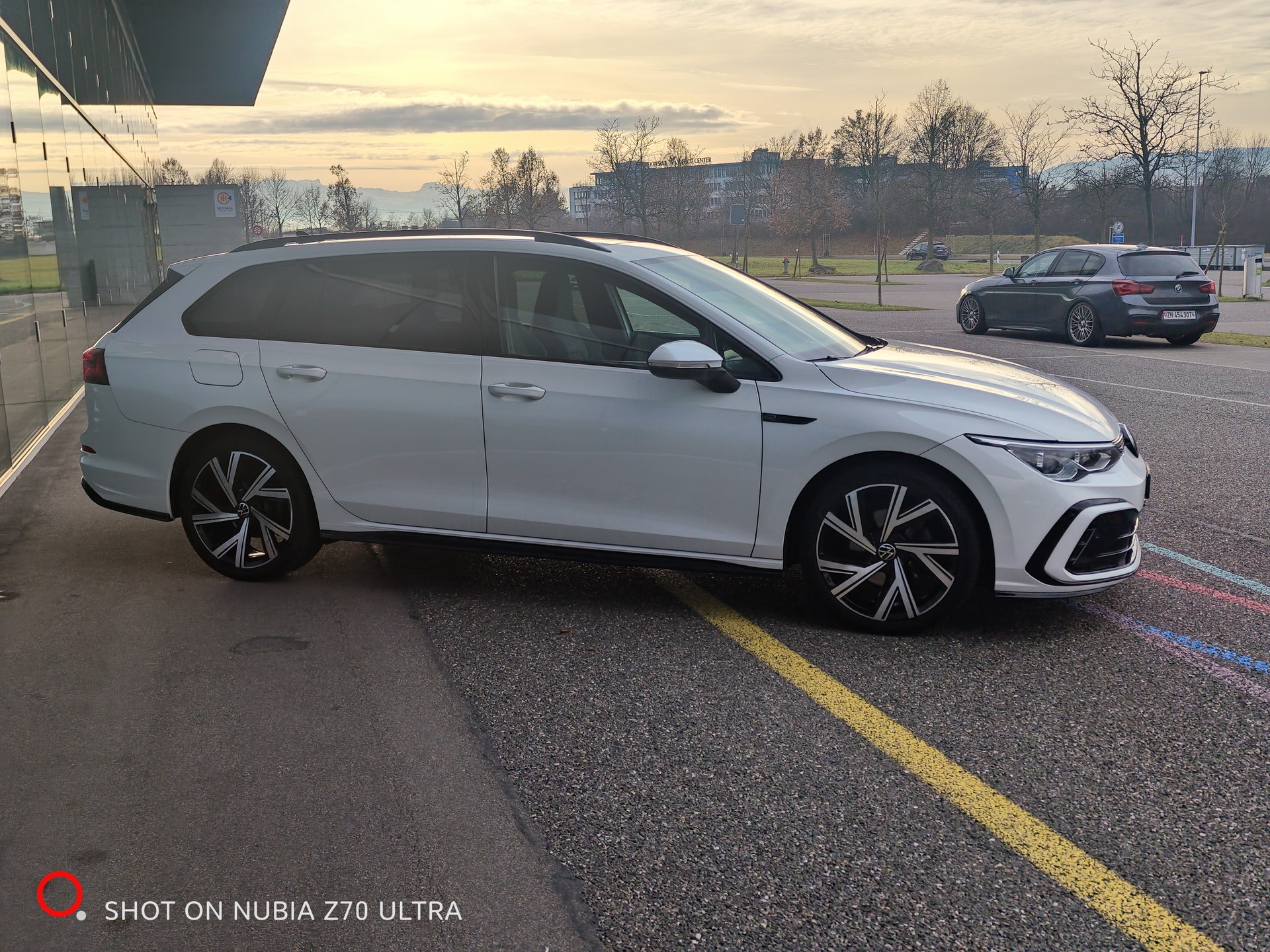 VW Golf Variant 1.5 eTSI mHEV R-LINE - PANORAMA - HEAD UP-image-8
