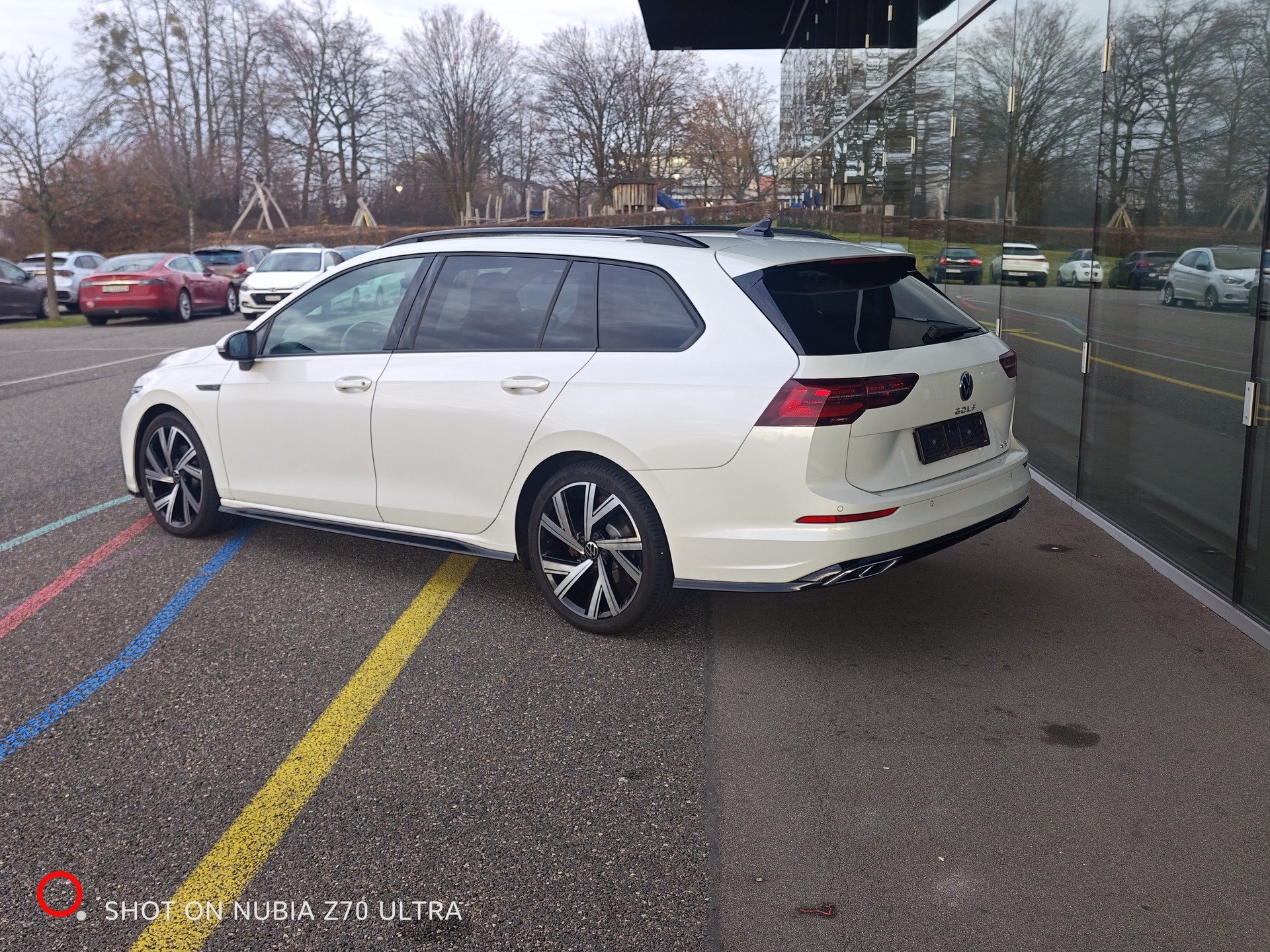 VW Golf Variant 1.5 eTSI mHEV R-LINE - PANORAMA - HEAD UP-image-4