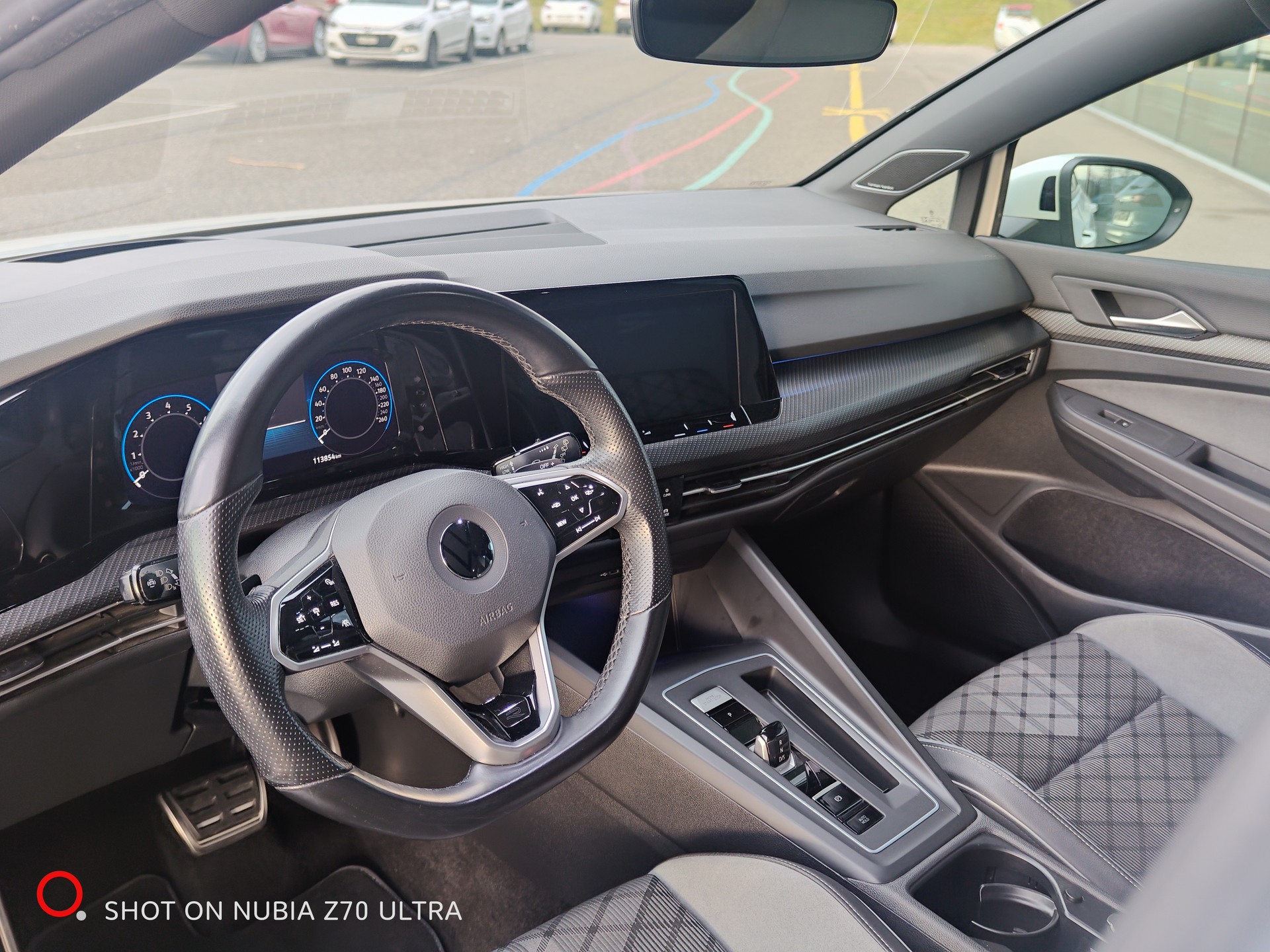 VW Golf Variant 1.5 eTSI mHEV R-LINE - PANORAMA - HEAD UP-image-14