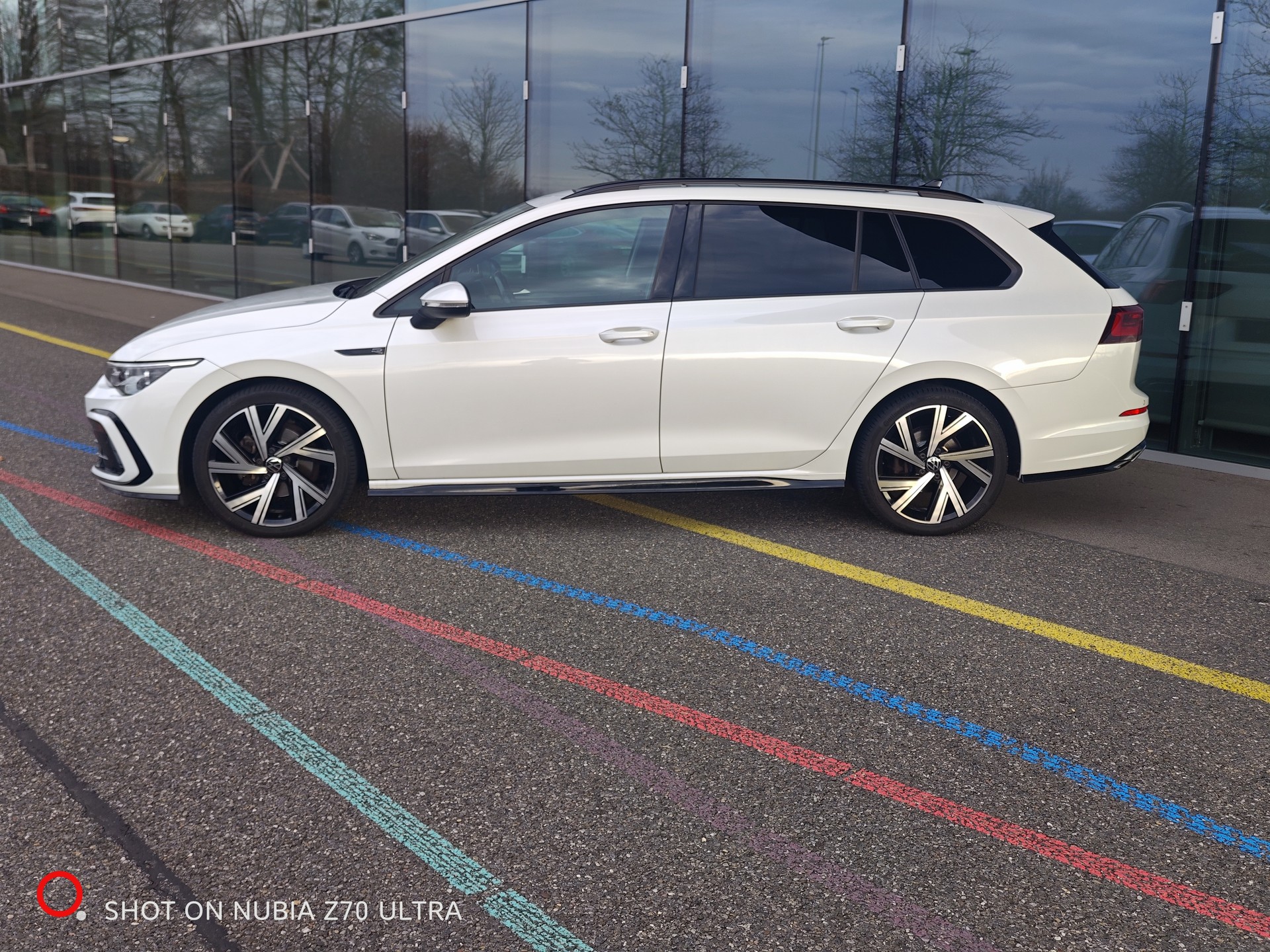 VW Golf Variant 1.5 eTSI mHEV R-LINE - PANORAMA - HEAD UP-image-2
