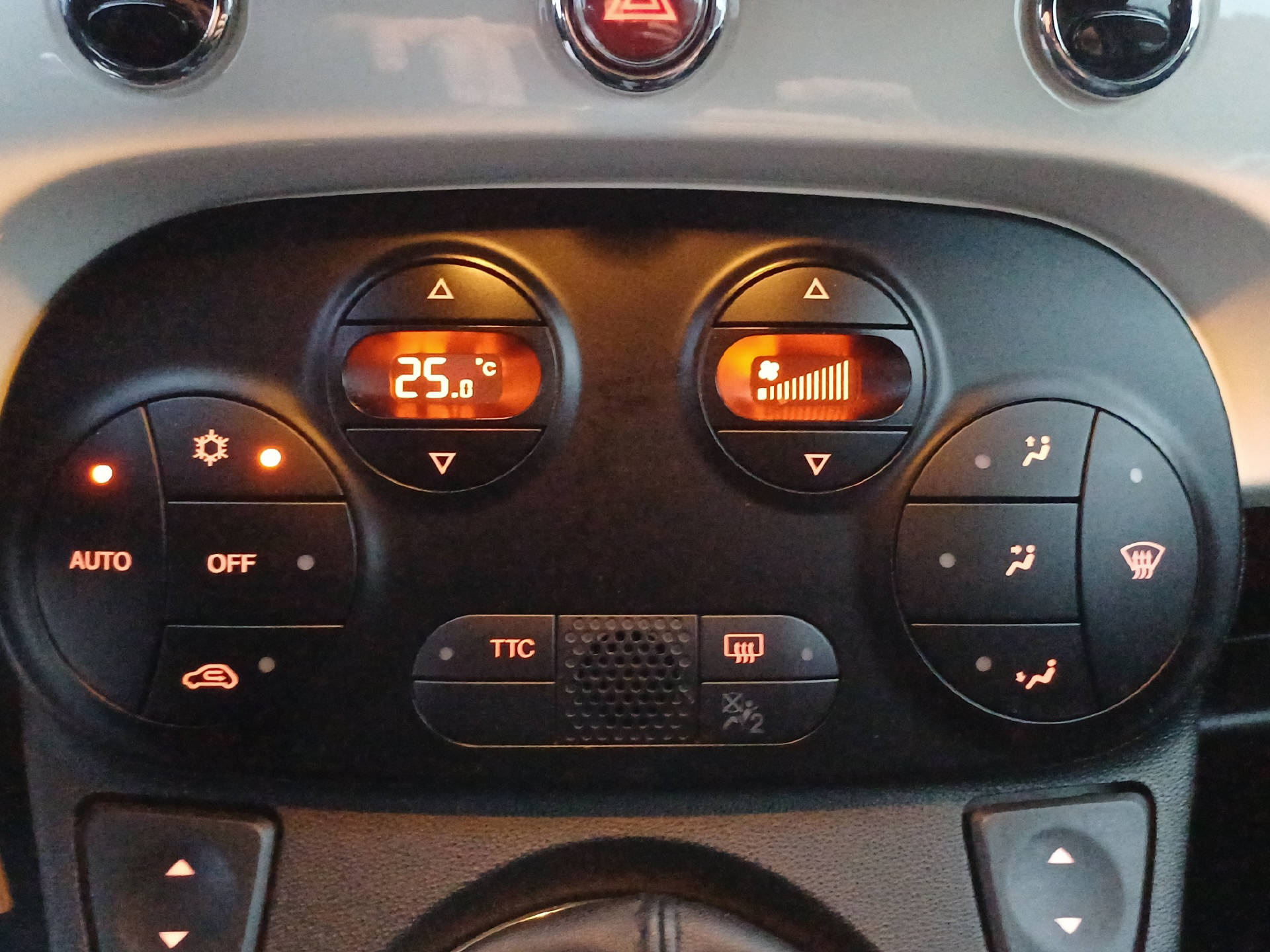FIAT 595 C Abarth 1.4 T-Jet 160 Tur-image-14