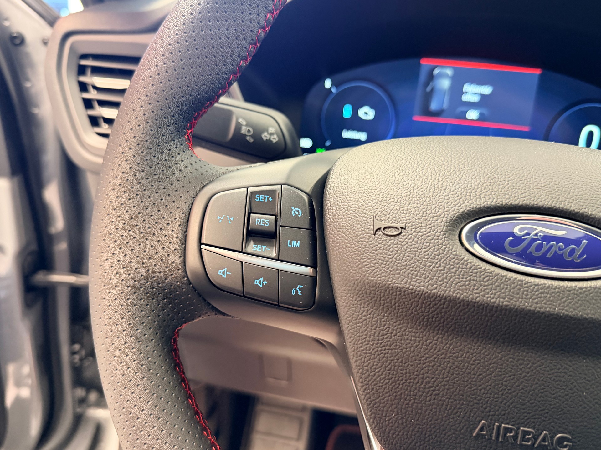 FORD Kuga 2.5 FHEV ST-Line 4WD-image-29