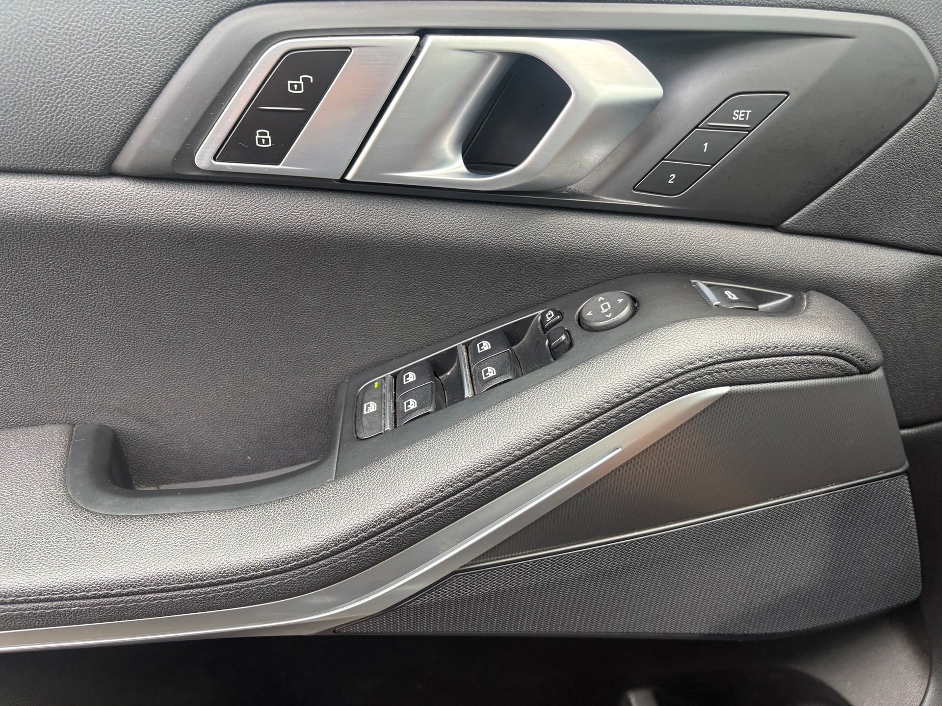 BMW X5 xDrive 48V 30d Steptronic-image-12