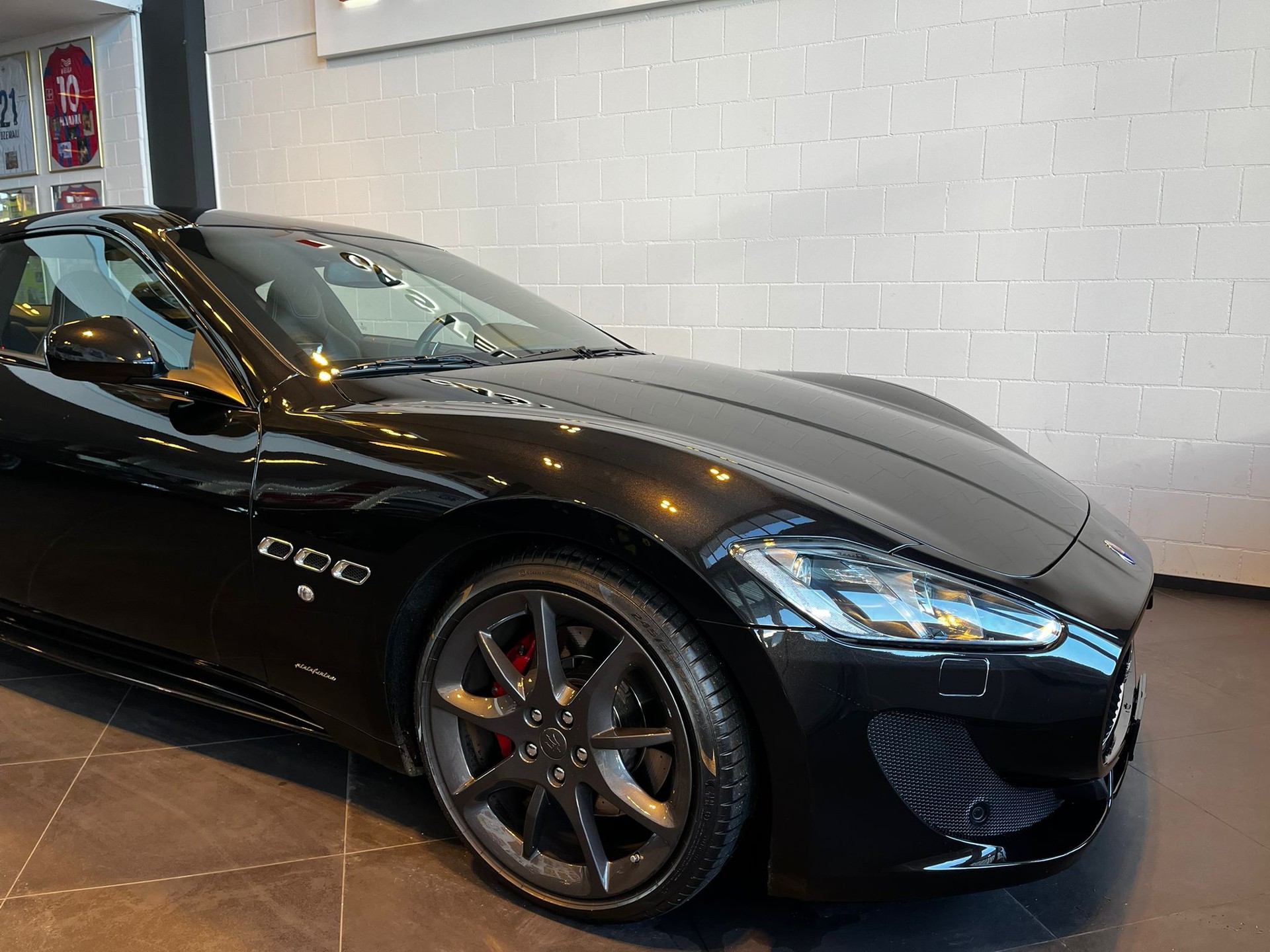 MASERATI GranTurismo Sport-showroom-element-1