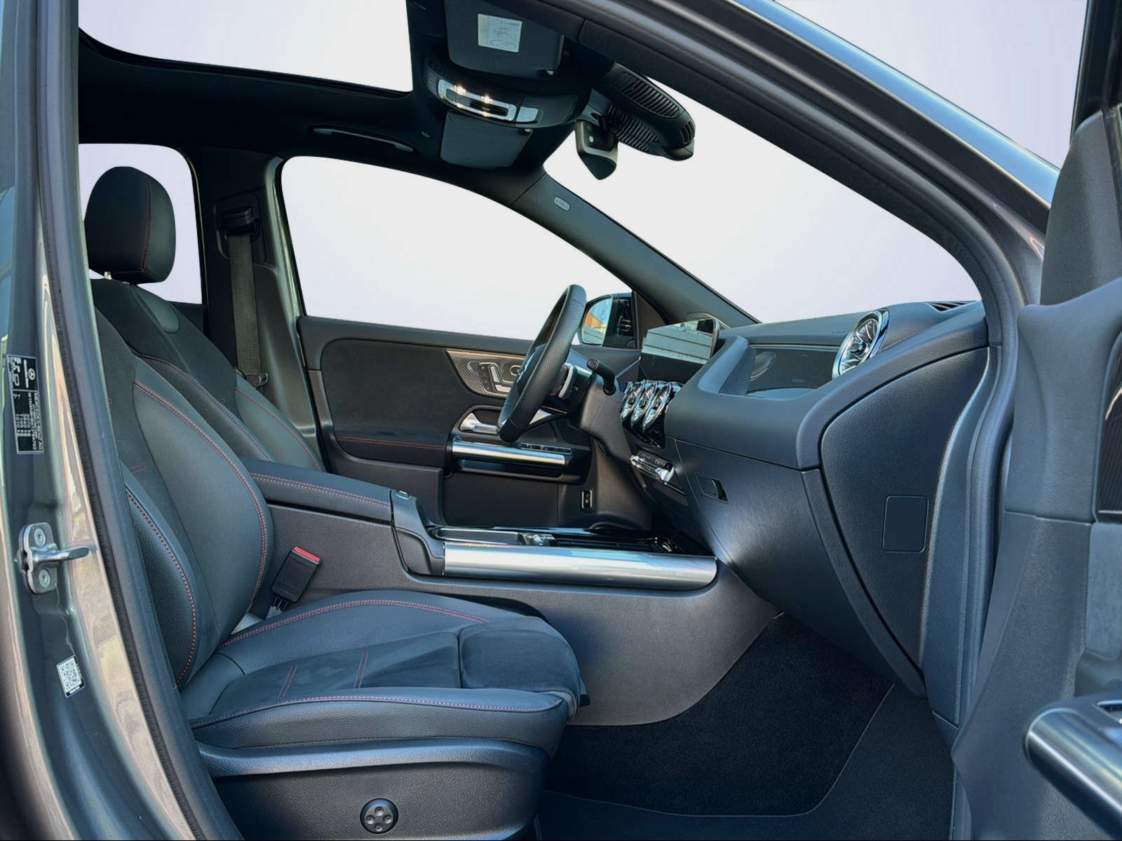 MERCEDES-BENZ GLA 200 7G-DCT-image-12