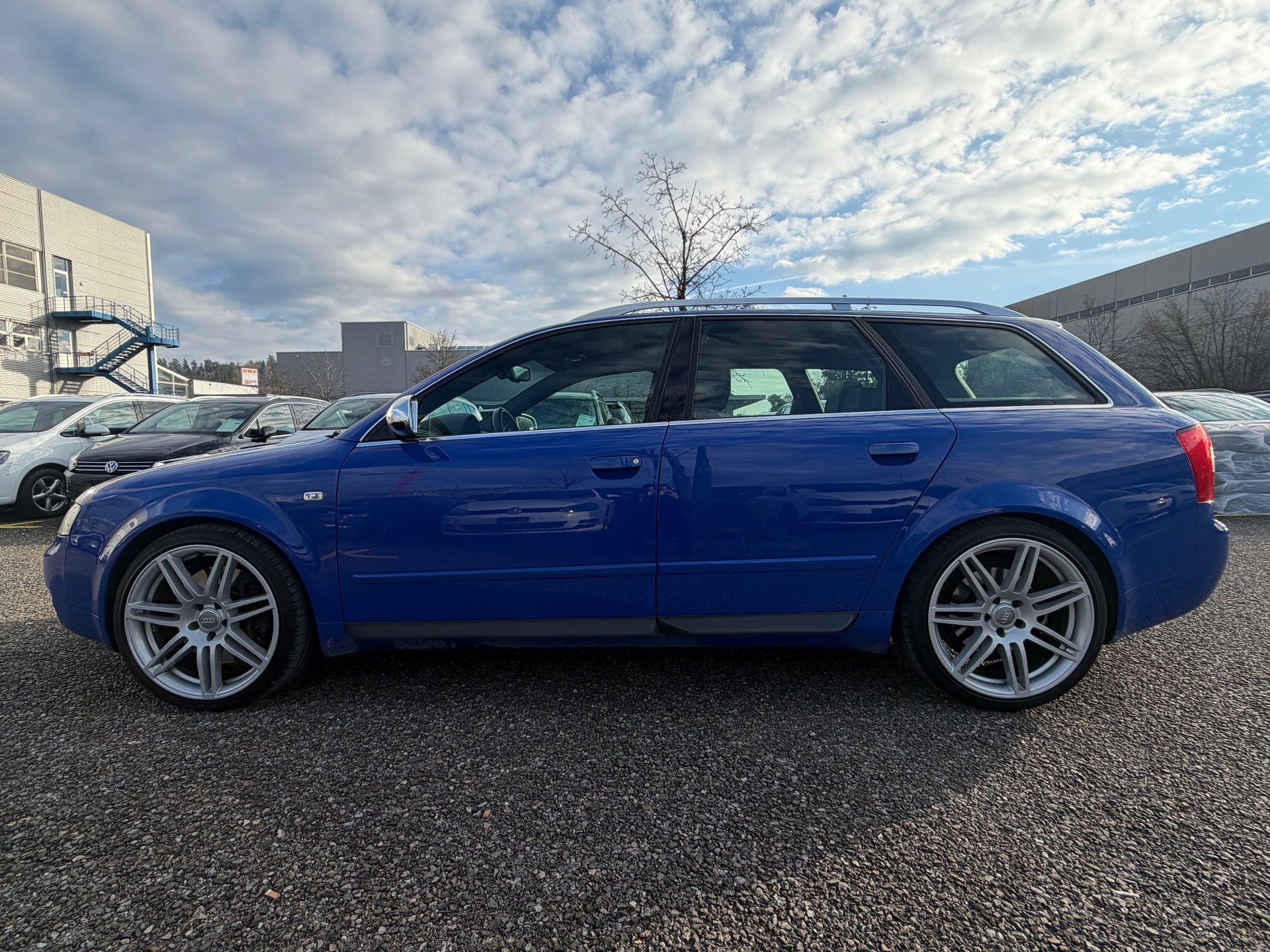 AUDI S4 Avant 4.2 V8 quattro-image-7