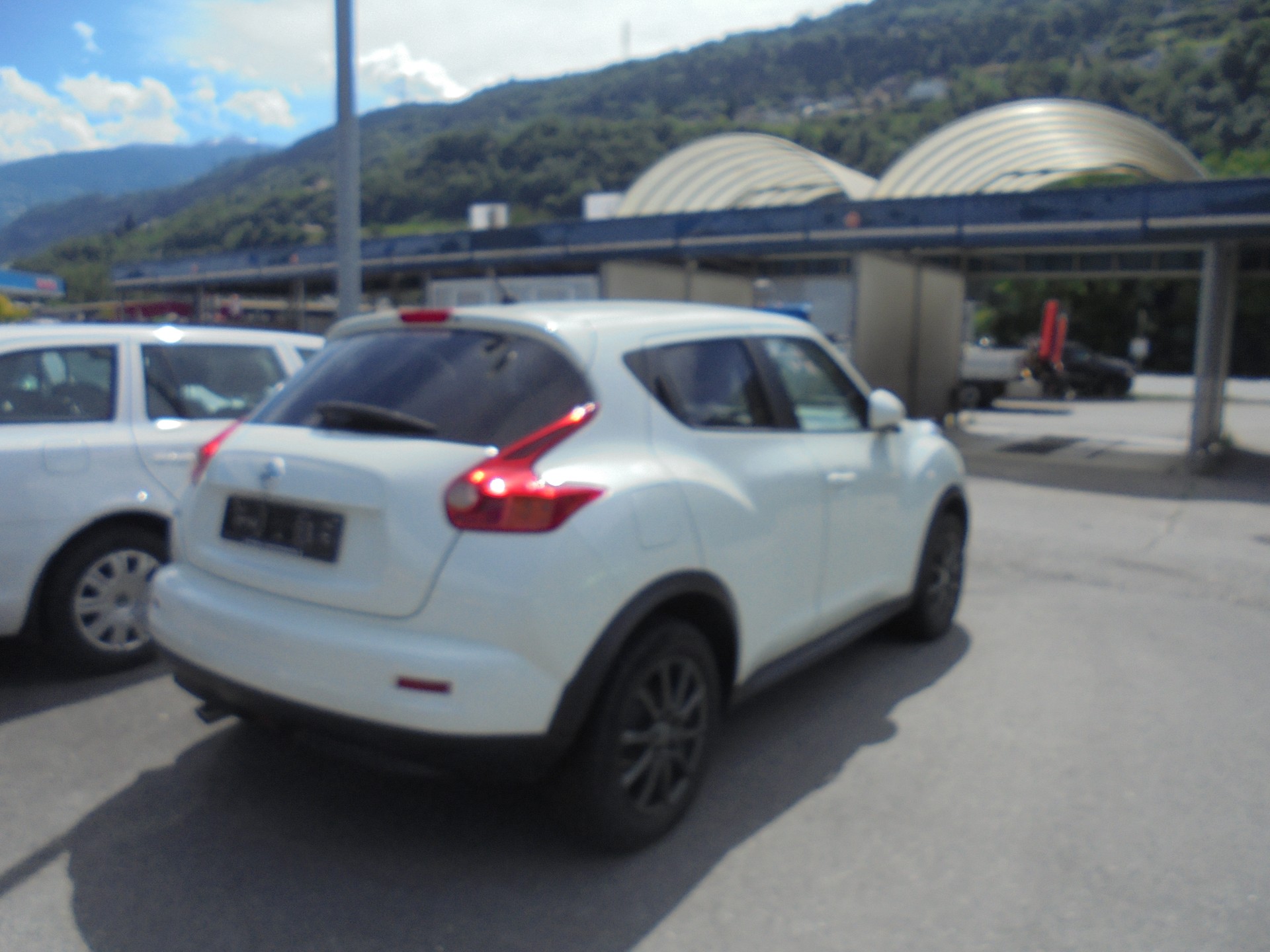 NISSAN Juke 1.6 DIG-T tekna 4x4 Xtronic M-CVT-image-3