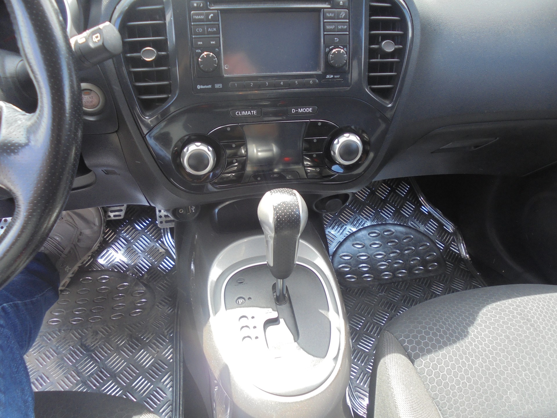 NISSAN Juke 1.6 DIG-T tekna 4x4 Xtronic M-CVT-image-8
