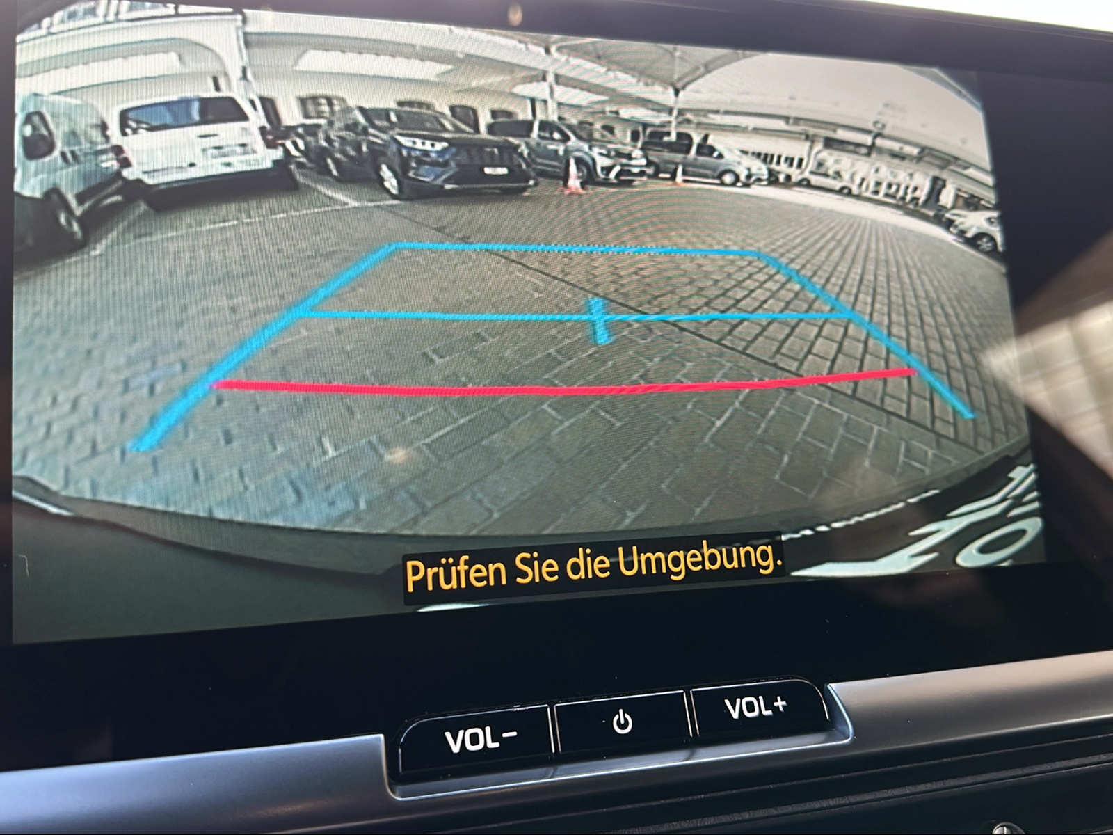 TOYOTA C-HR 2.0 PHEV Swiss Edition-image-13