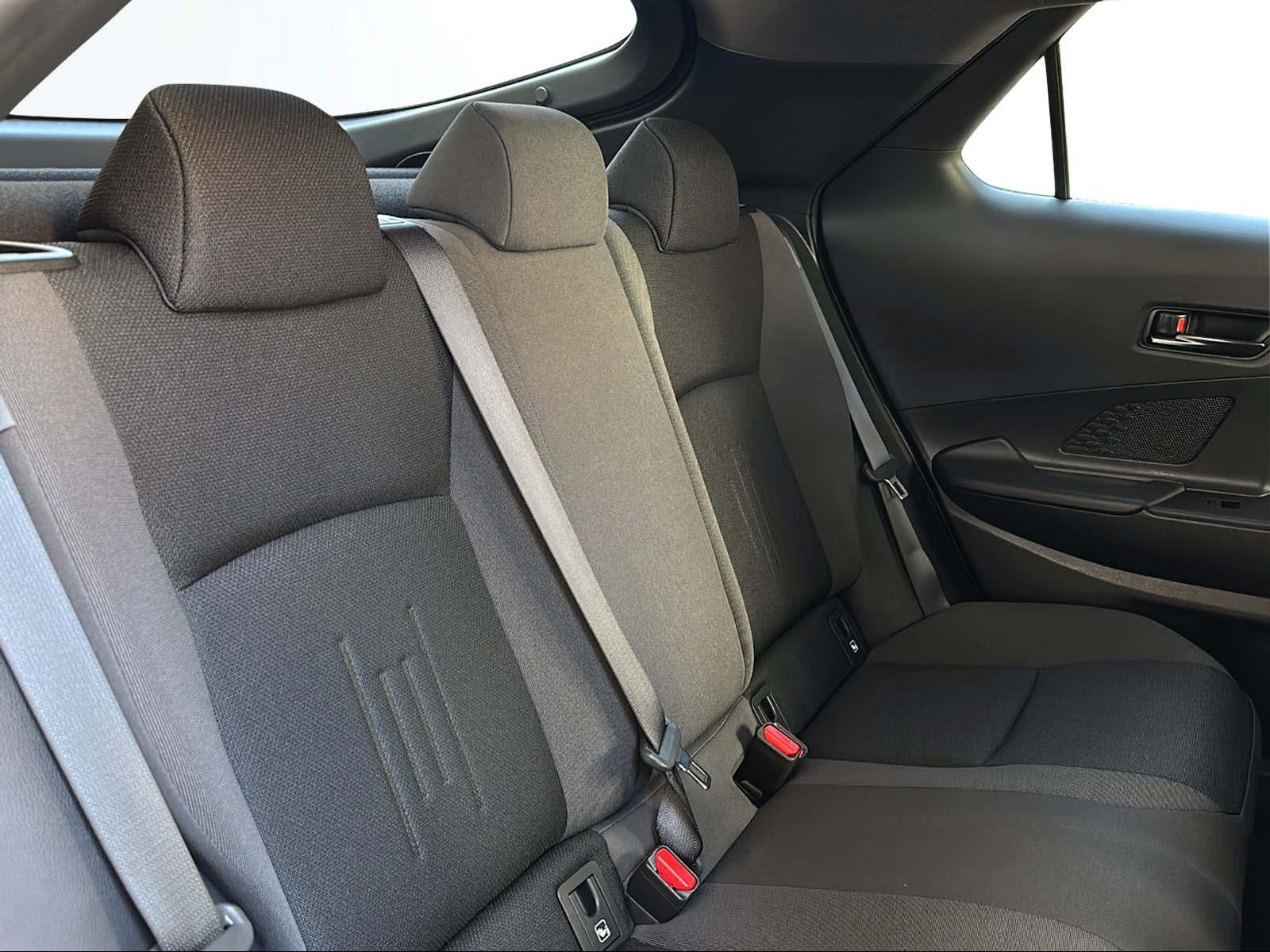 TOYOTA C-HR 2.0 PHEV Swiss Edition-image-15