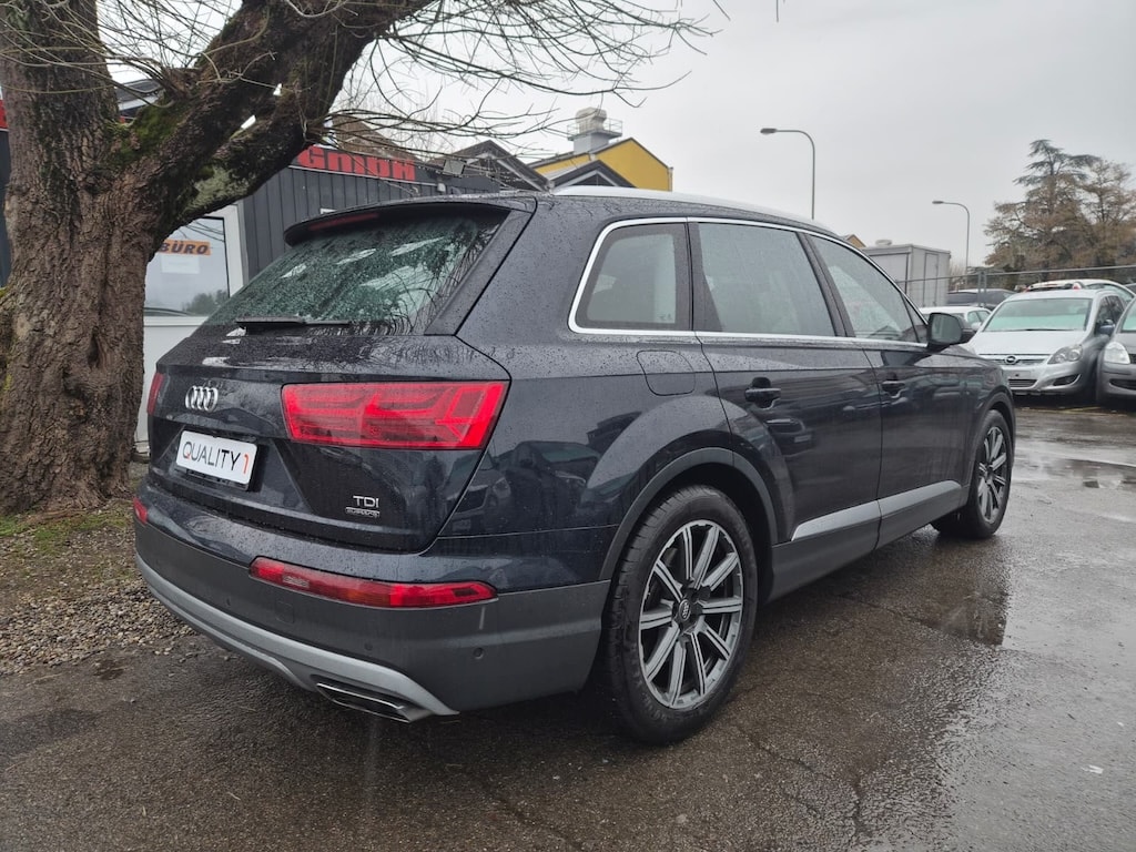 AUDI Q7 3.0 TDI quattro *7-Sitzer* *AHK* *Luftfederung*-image-5