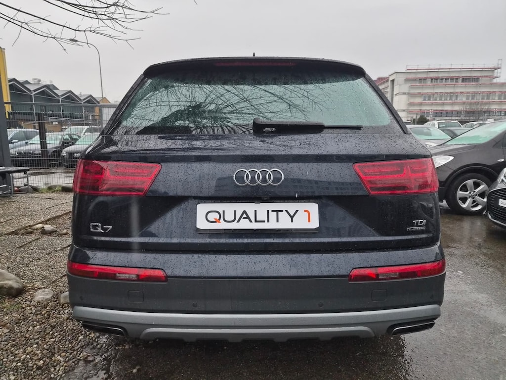 AUDI Q7 3.0 TDI quattro *7-Sitzer* *AHK* *Luftfederung*-image-4