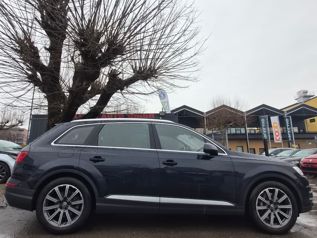 AUDI Q7 3.0 TDI quattro *7-Sitzer* *AHK* *Luftfederung*-image-6