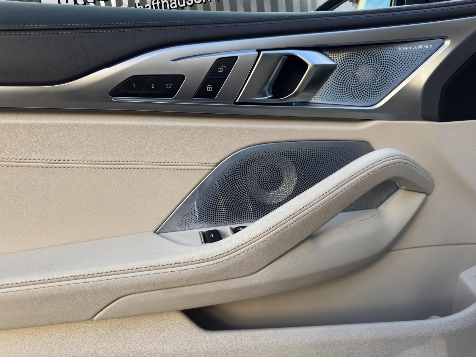 BMW M850i xDrive Cabriolet BOWERS & WILKINS DIAMOND SURROUND S-image-16