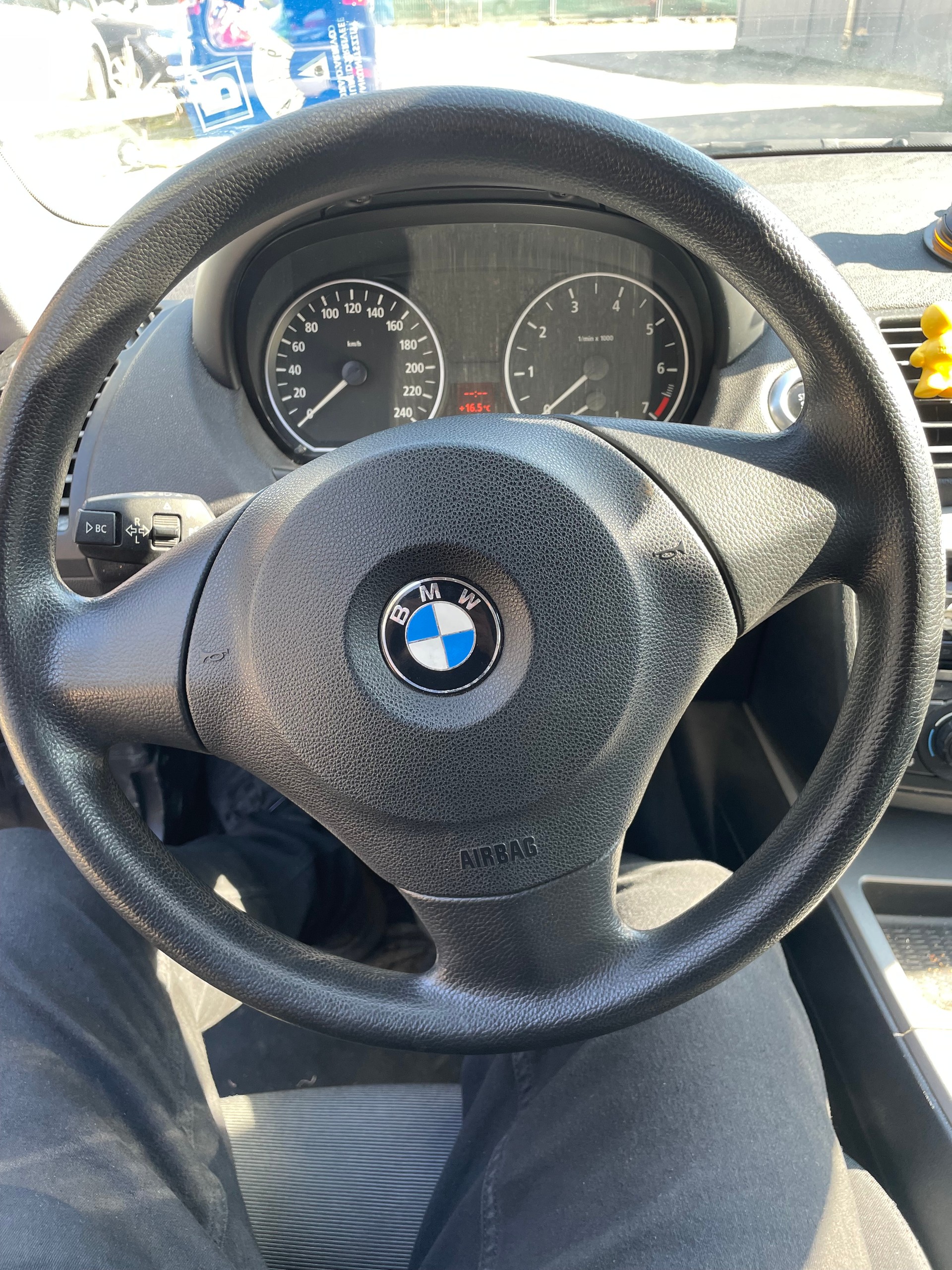 BMW 116i-image-8