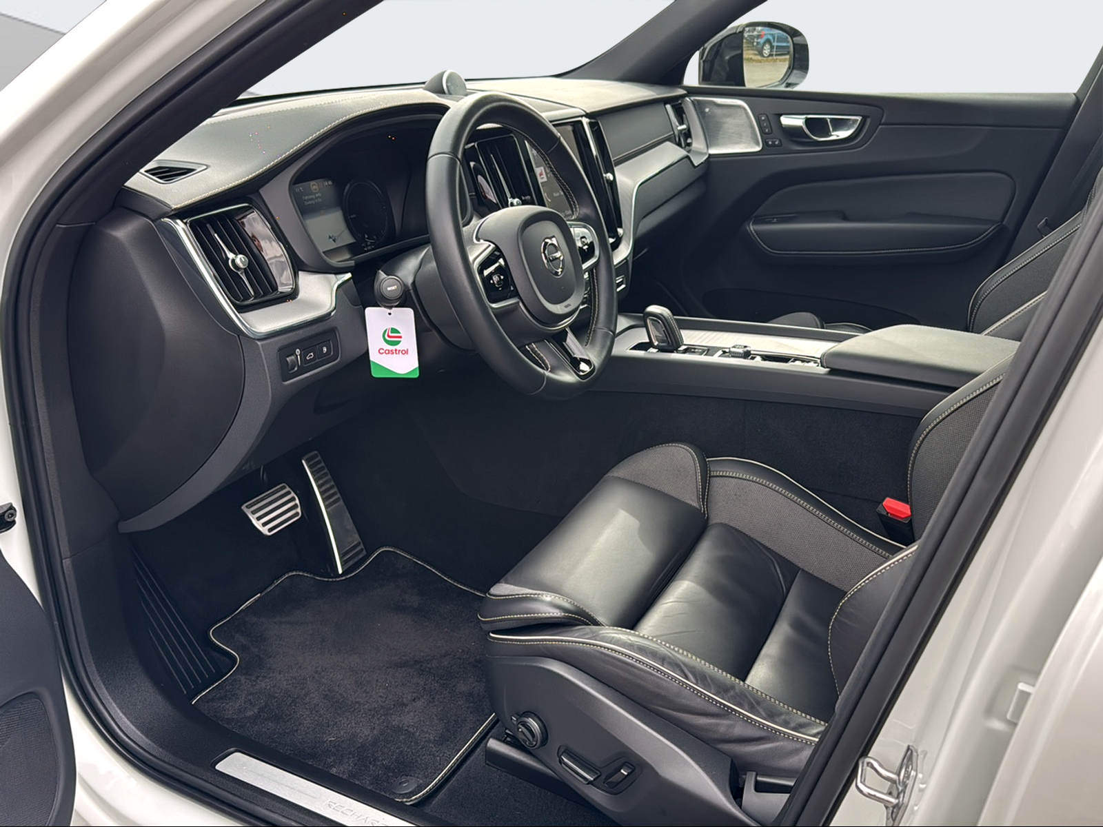 VOLVO XC60 2.0 T6 TE R-Design eAWD-image-9