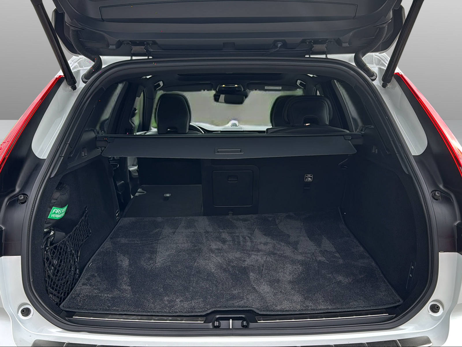 VOLVO XC60 2.0 T6 TE R-Design eAWD-image-15