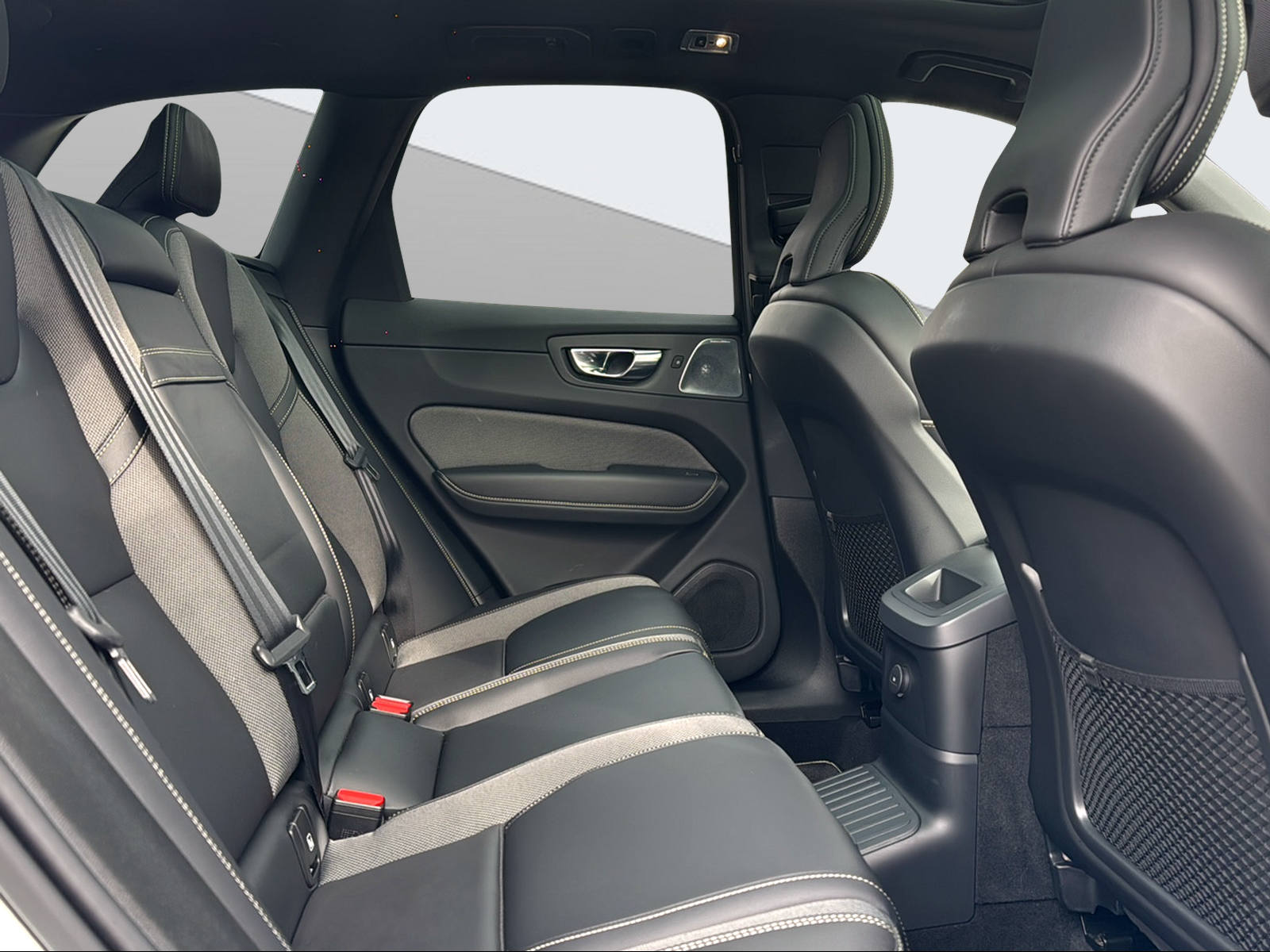 VOLVO XC60 2.0 T6 TE R-Design eAWD-image-10