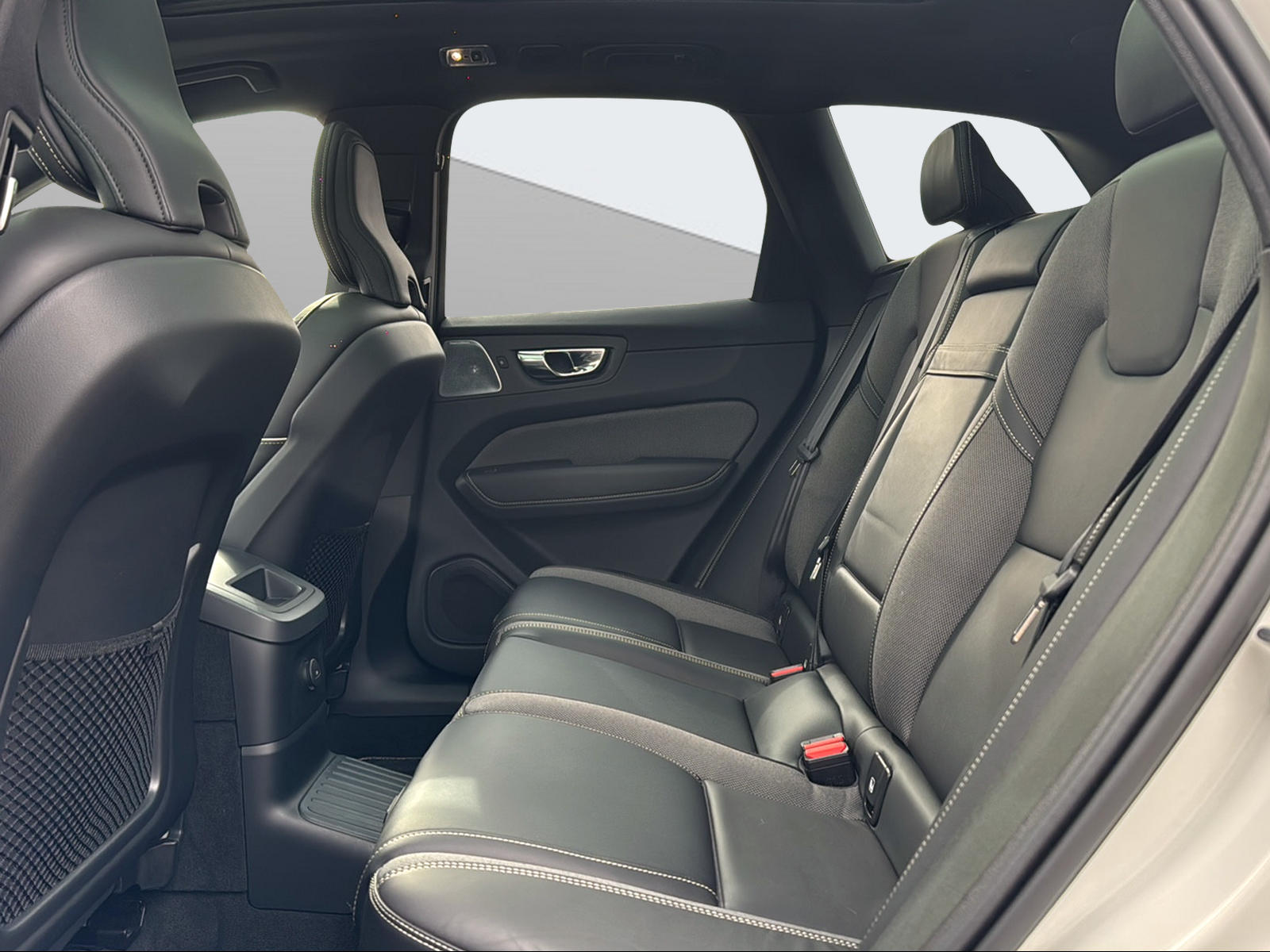 VOLVO XC60 2.0 T6 TE R-Design eAWD-image-13