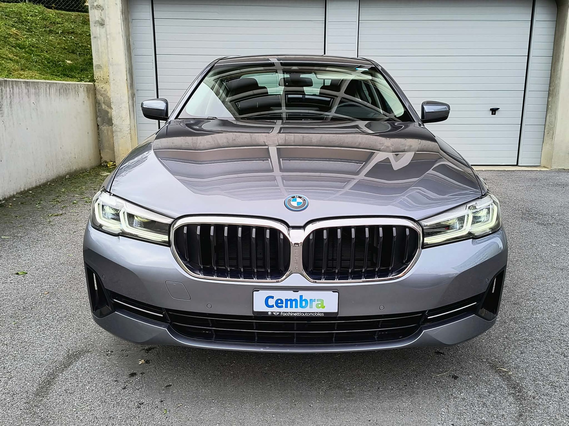 BMW 530e xDrive Luxury Line Steptronic-image-2