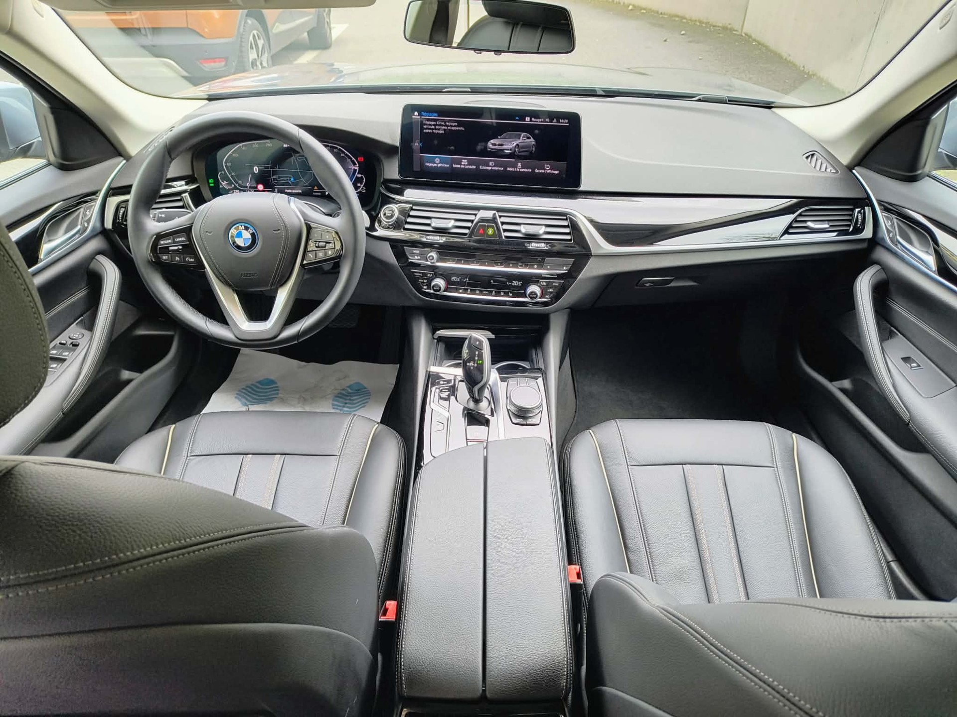 BMW 530e xDrive Luxury Line Steptronic-image-6