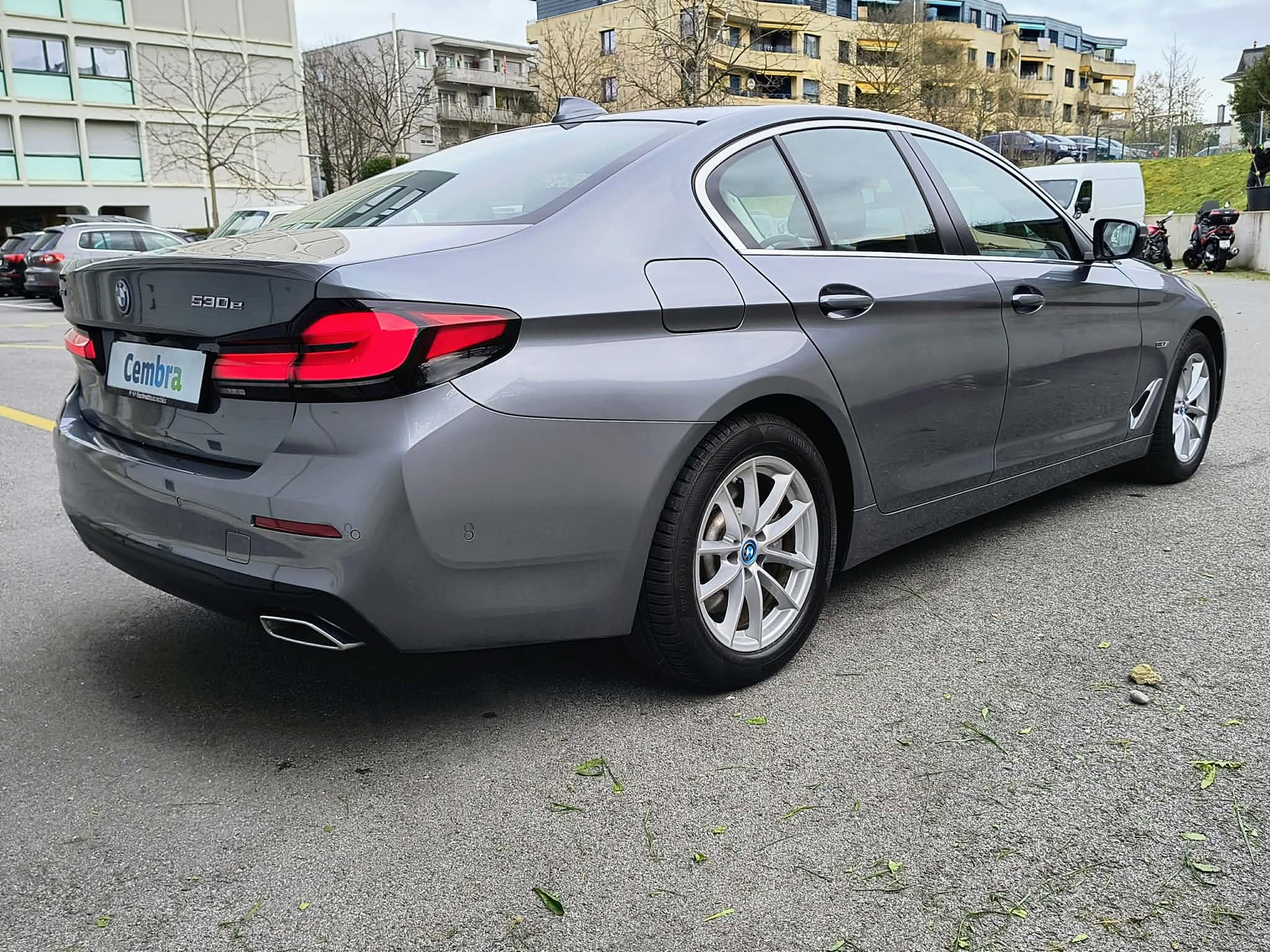 BMW 530e xDrive Luxury Line Steptronic-image-4