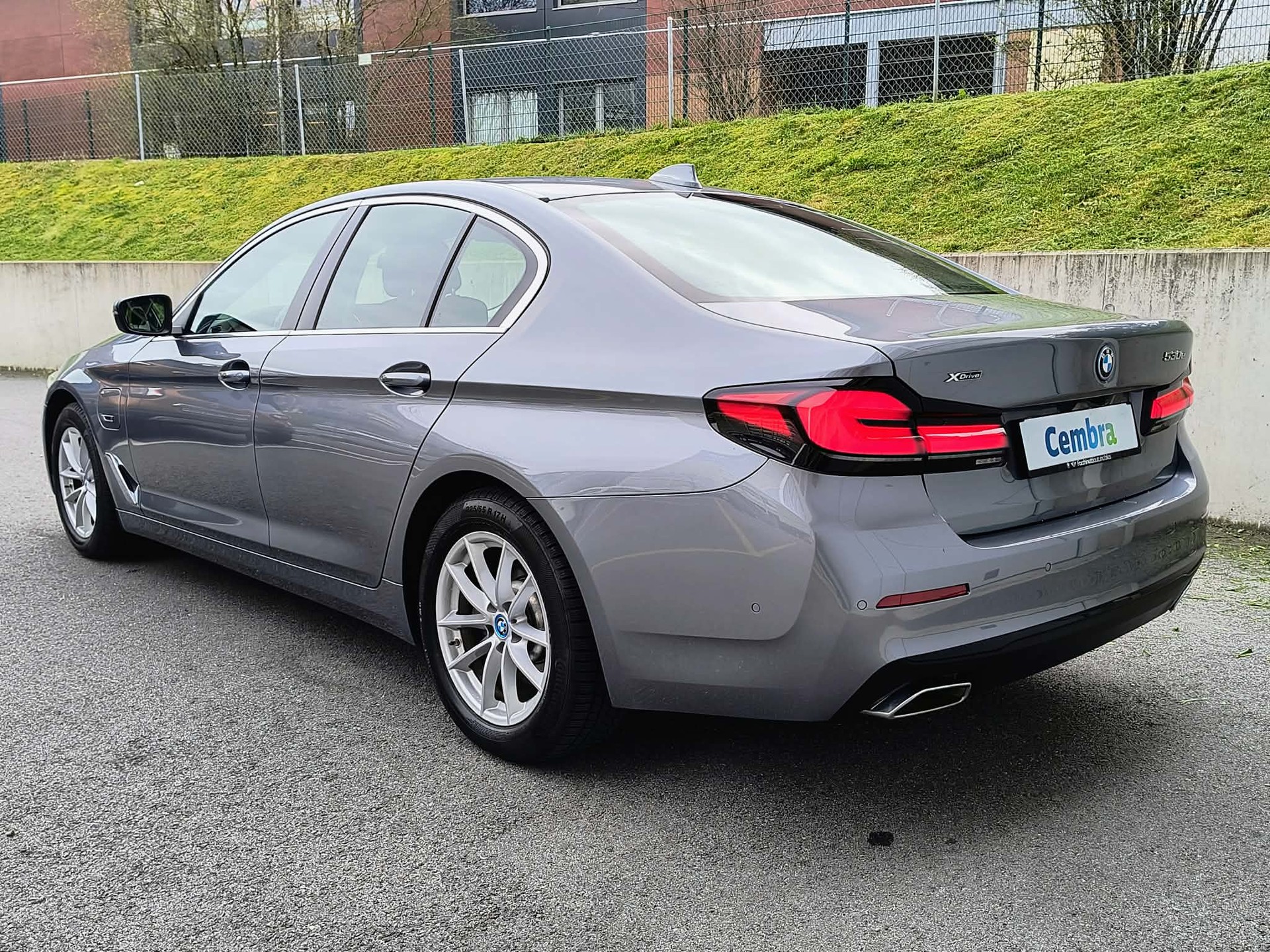BMW 530e xDrive Luxury Line Steptronic-image-3