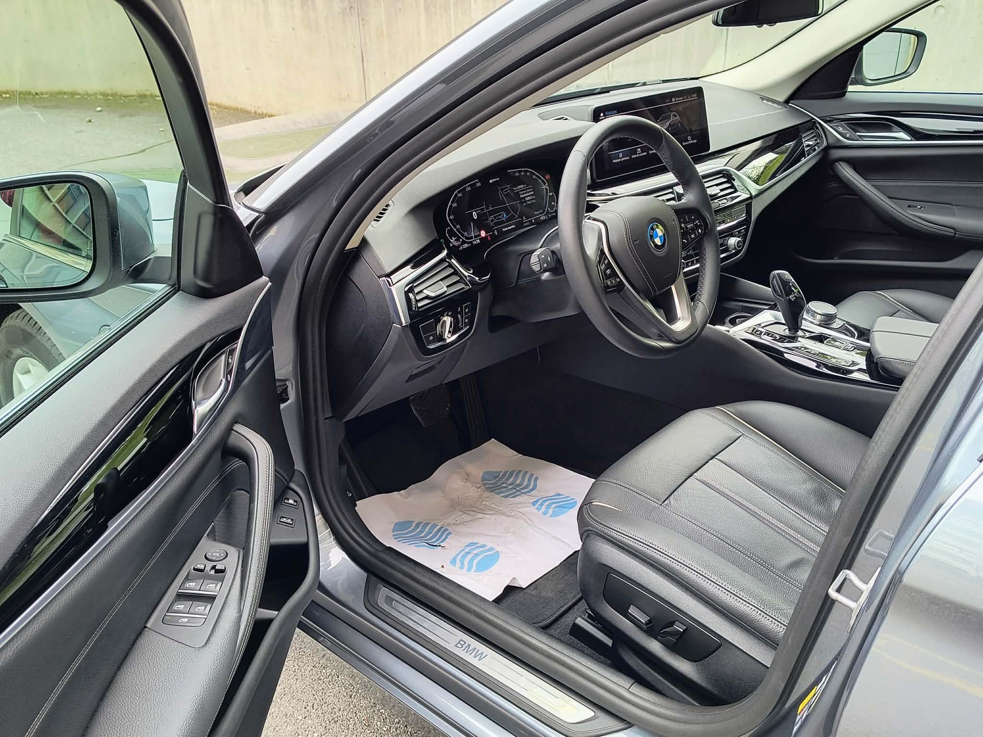 BMW 530e xDrive Luxury Line Steptronic-image-8