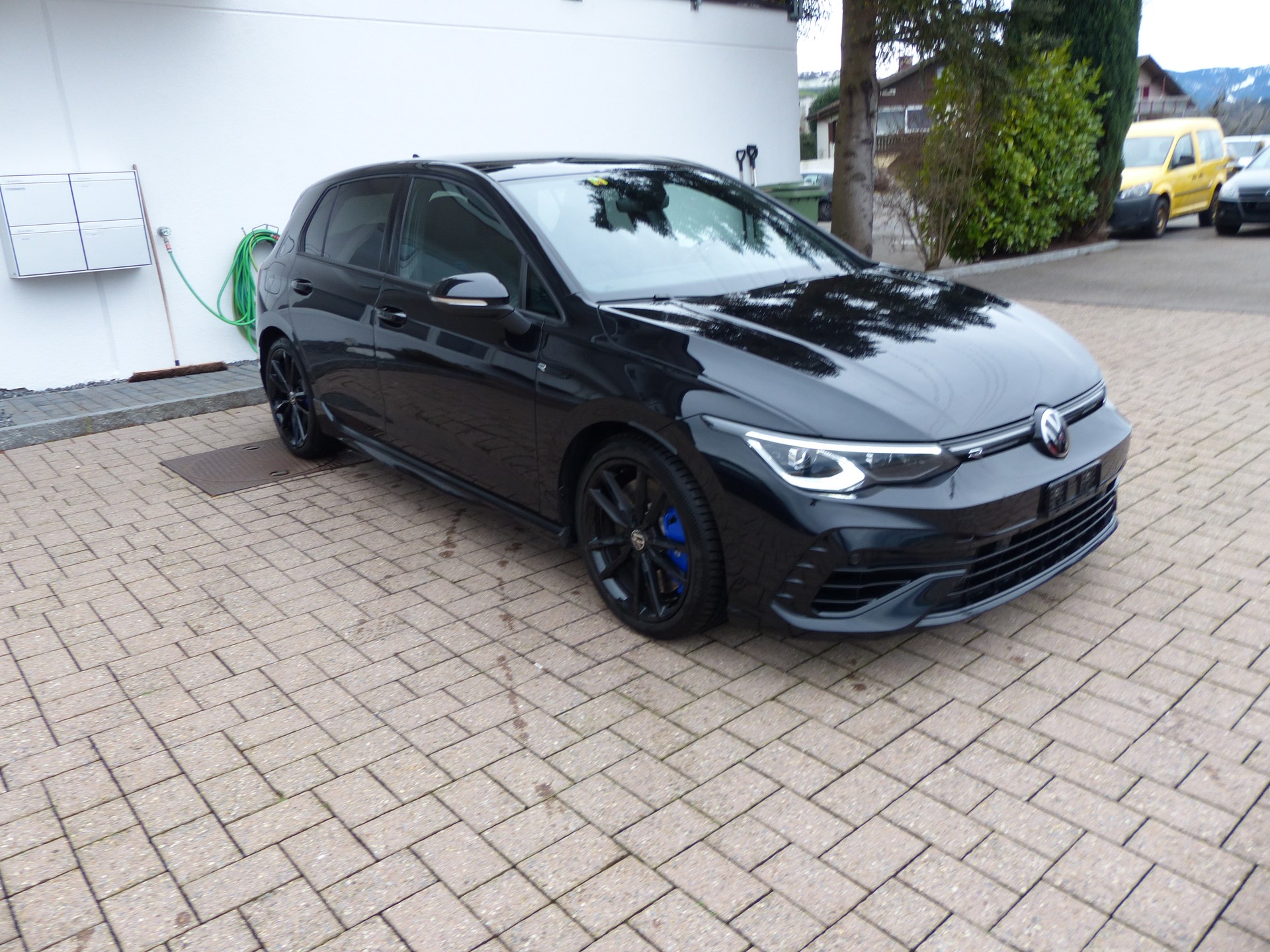 VW Golf 2.0 TSI R DSG 4Motion-image-5