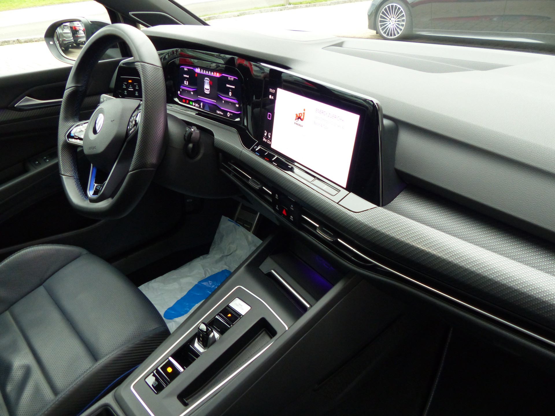 VW Golf 2.0 TSI R DSG 4Motion-image-17