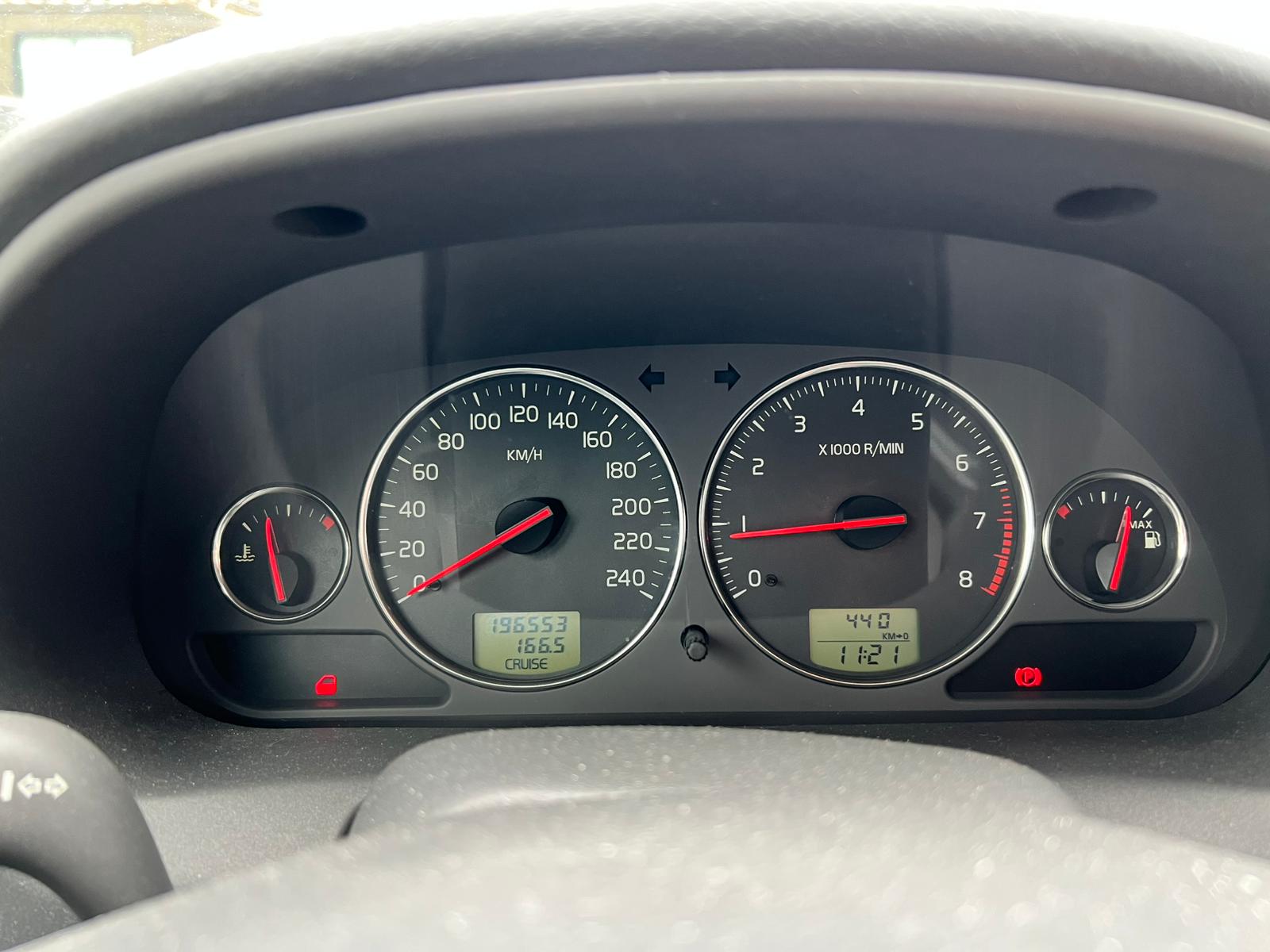 VOLVO V40 2.0T Sport Edition-image-9