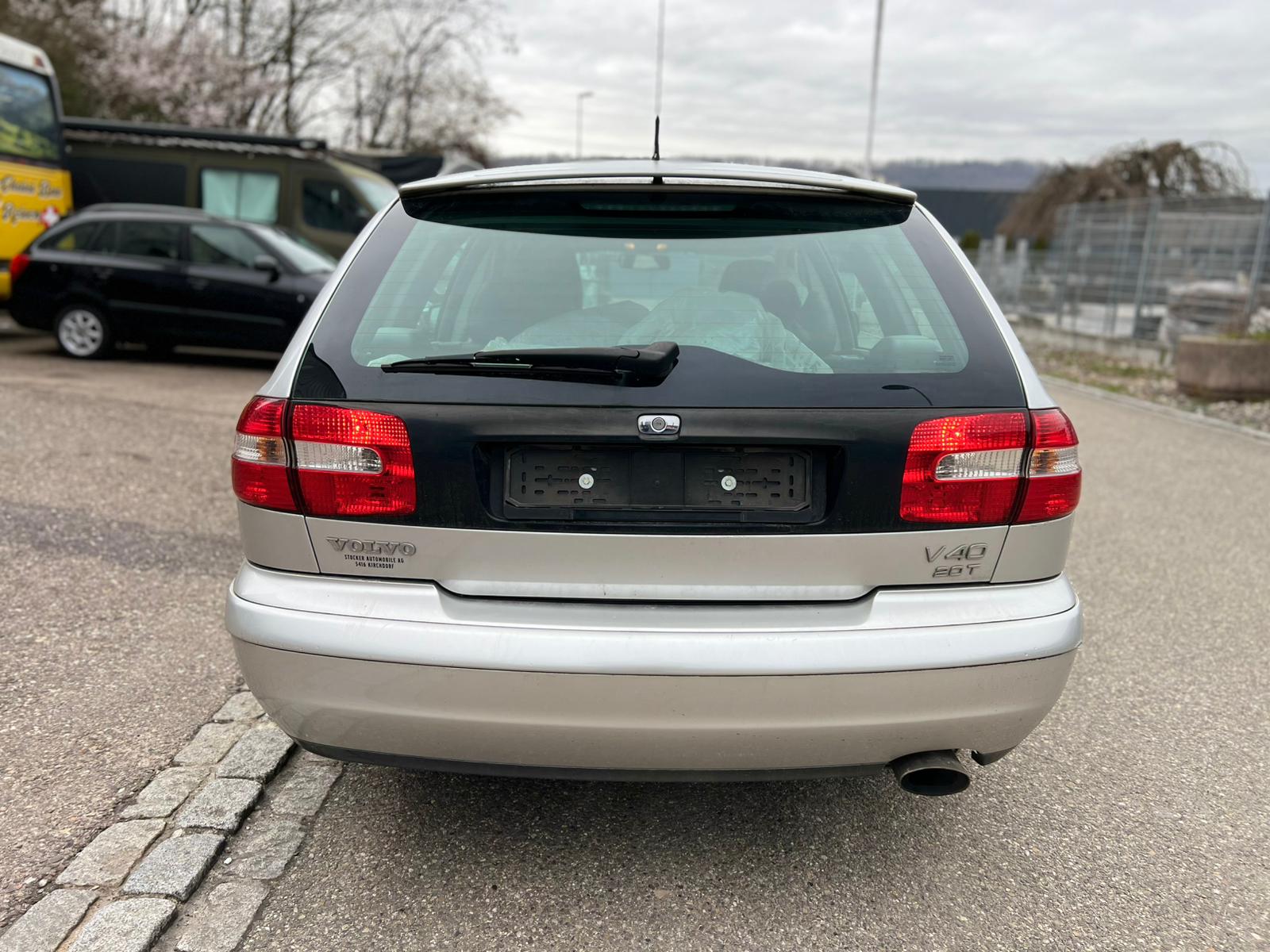 VOLVO V40 2.0T Sport Edition-image-8