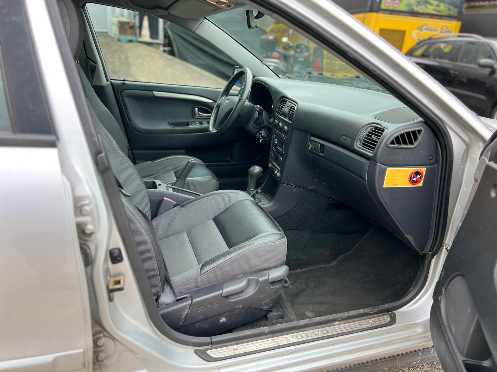 VOLVO V40 2.0T Sport Edition-image-12