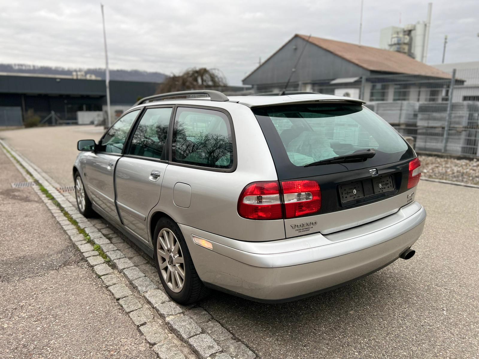 VOLVO V40 2.0T Sport Edition-image-7