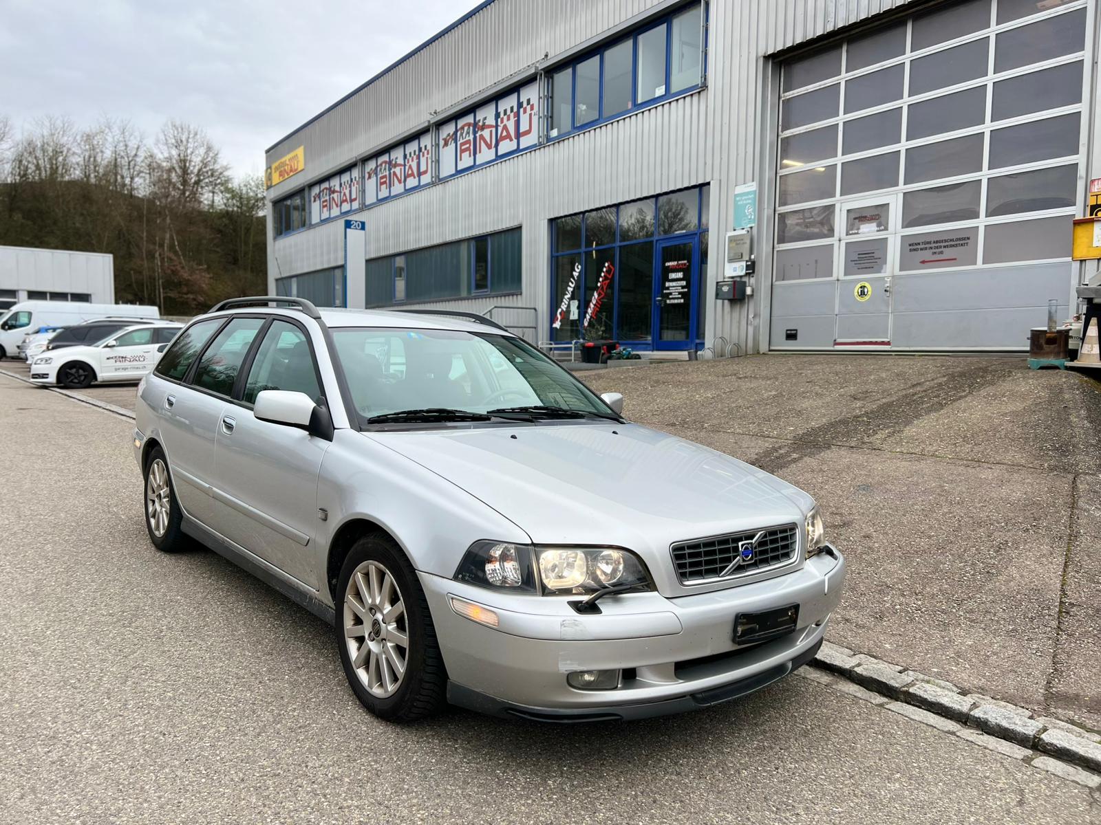 VOLVO V40 2.0T Sport Edition-image-6