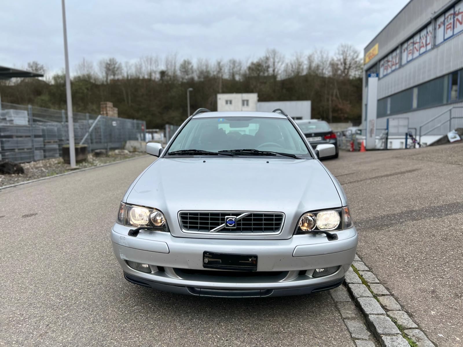 VOLVO V40 2.0T Sport Edition-image-1
