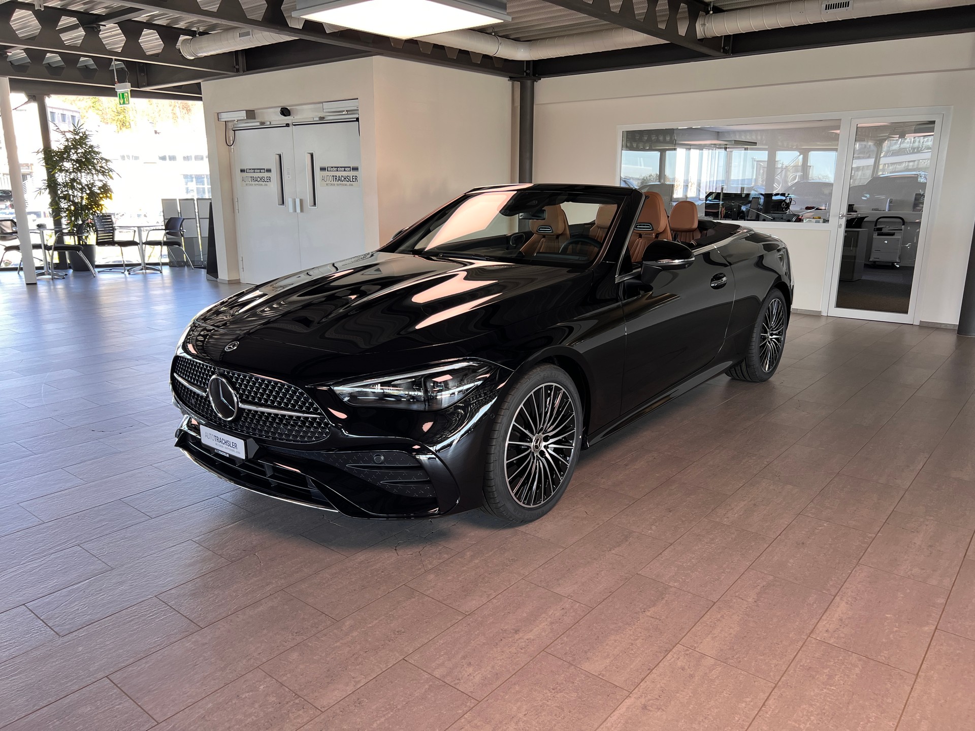 MERCEDES-BENZ CLE 200 Cabrio 4Matic 9G-Tronic-image-4
