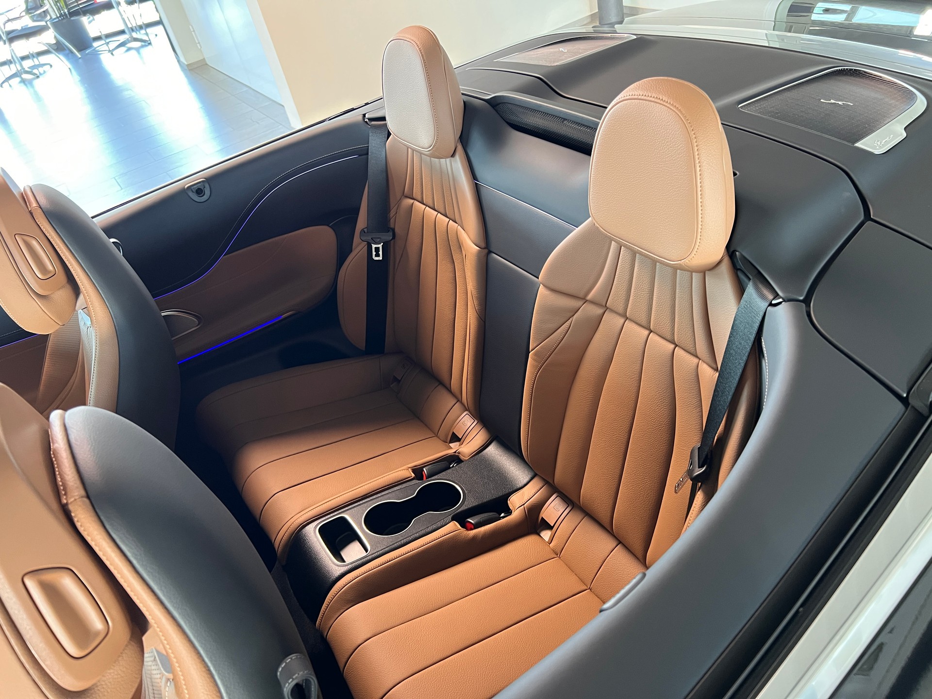 MERCEDES-BENZ CLE 200 Cabrio 4Matic 9G-Tronic-image-10