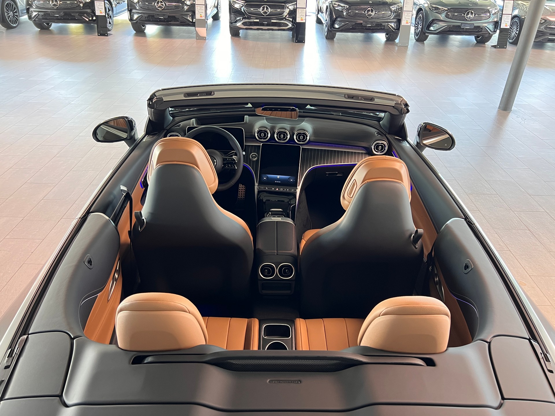 MERCEDES-BENZ CLE 200 Cabrio 4Matic 9G-Tronic-image-9