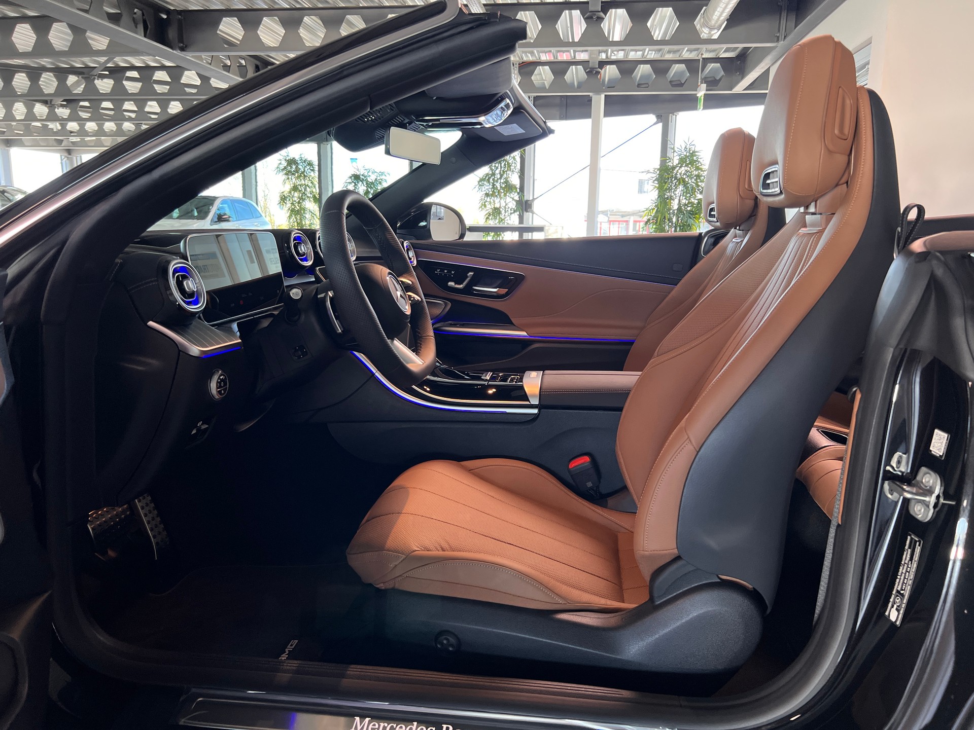 MERCEDES-BENZ CLE 200 Cabrio 4Matic 9G-Tronic-image-11