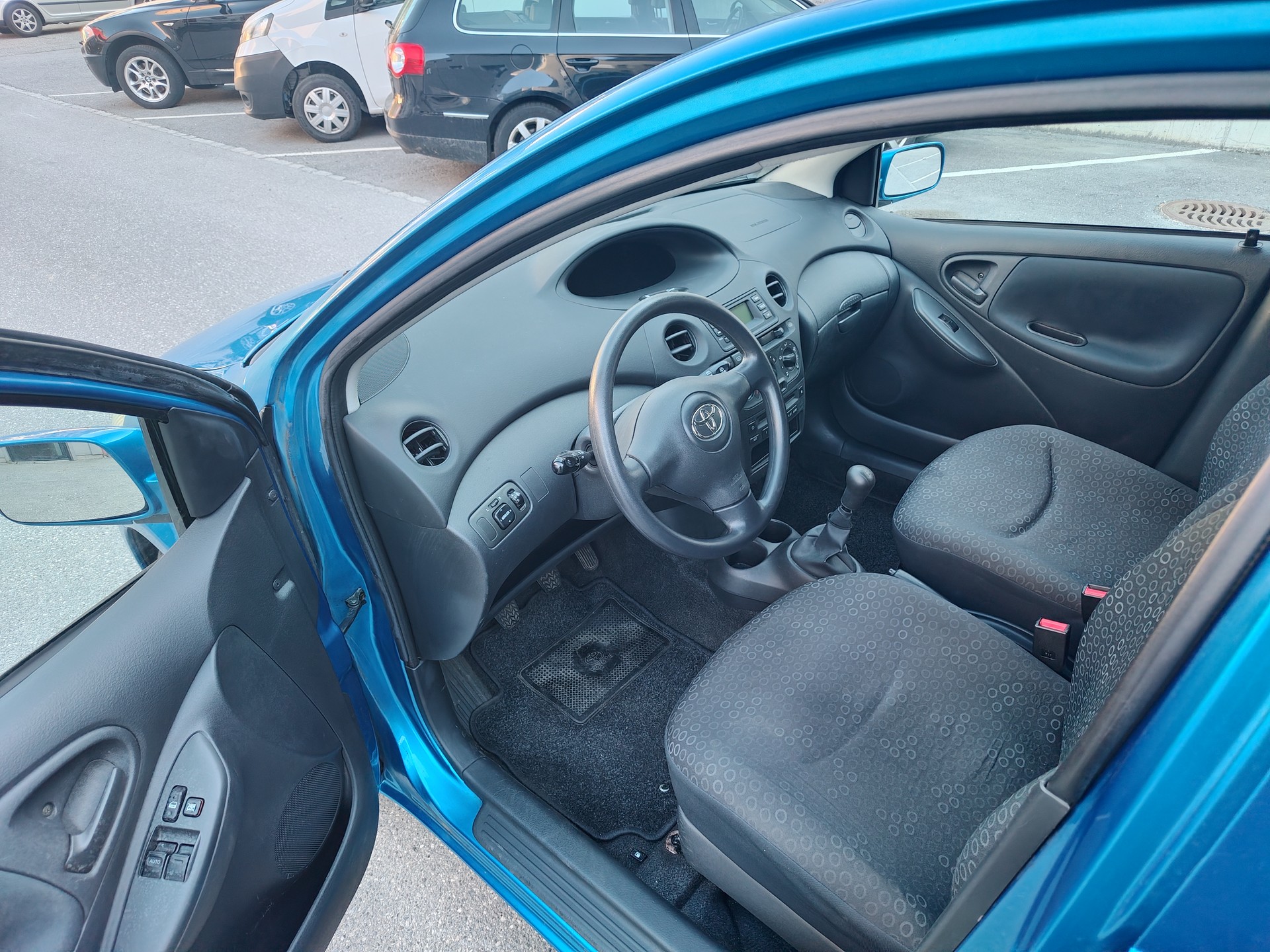 TOYOTA Yaris 1.3 Linea Sol-image-6