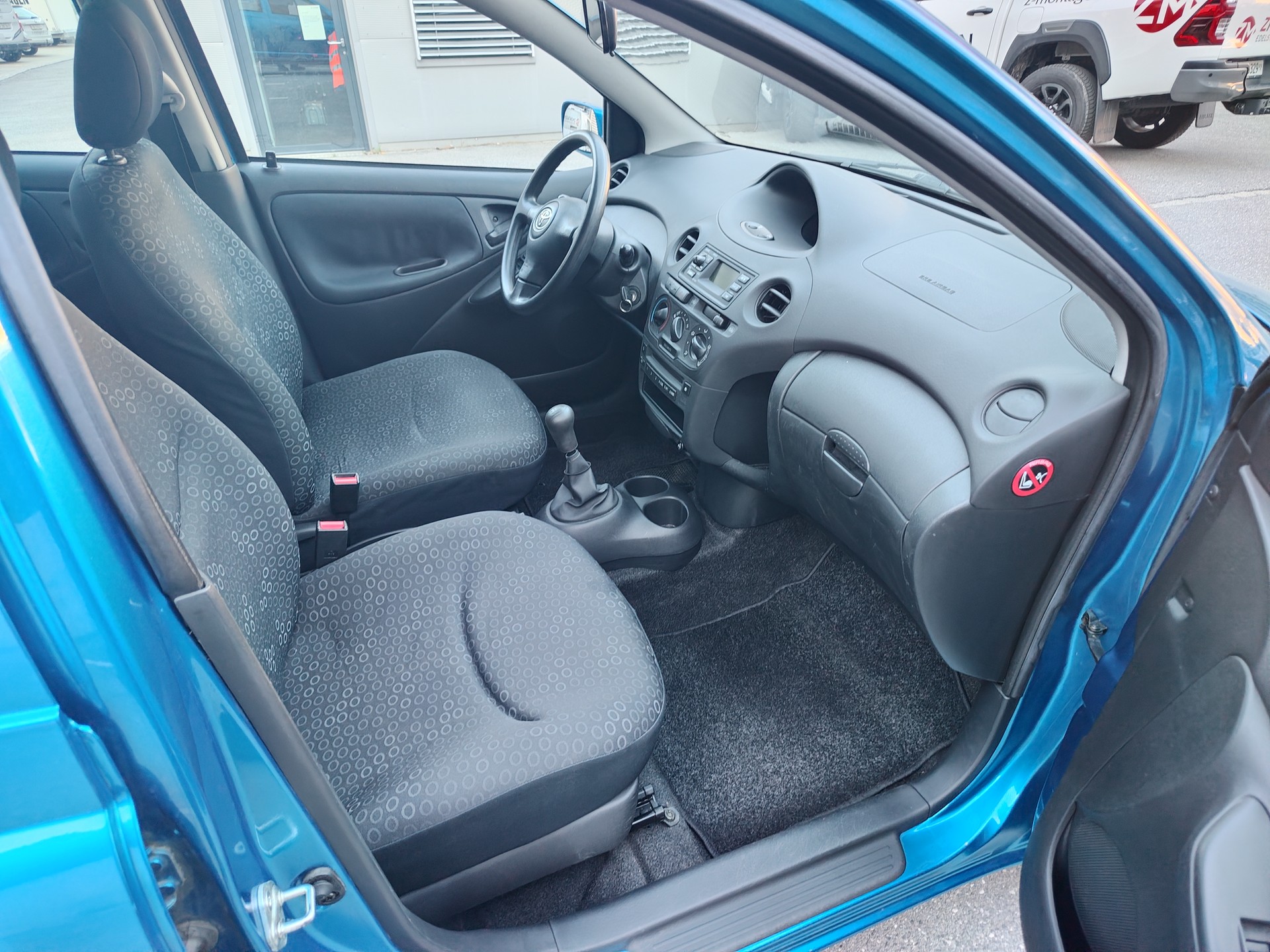 TOYOTA Yaris 1.3 Linea Sol-image-7