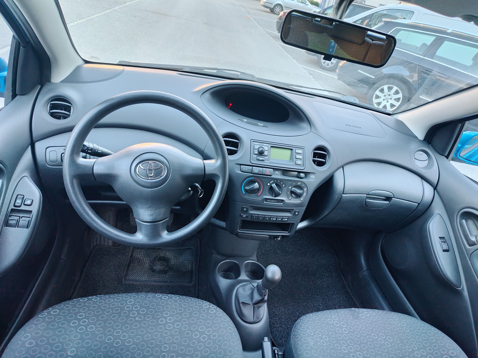 TOYOTA Yaris 1.3 Linea Sol-image-5