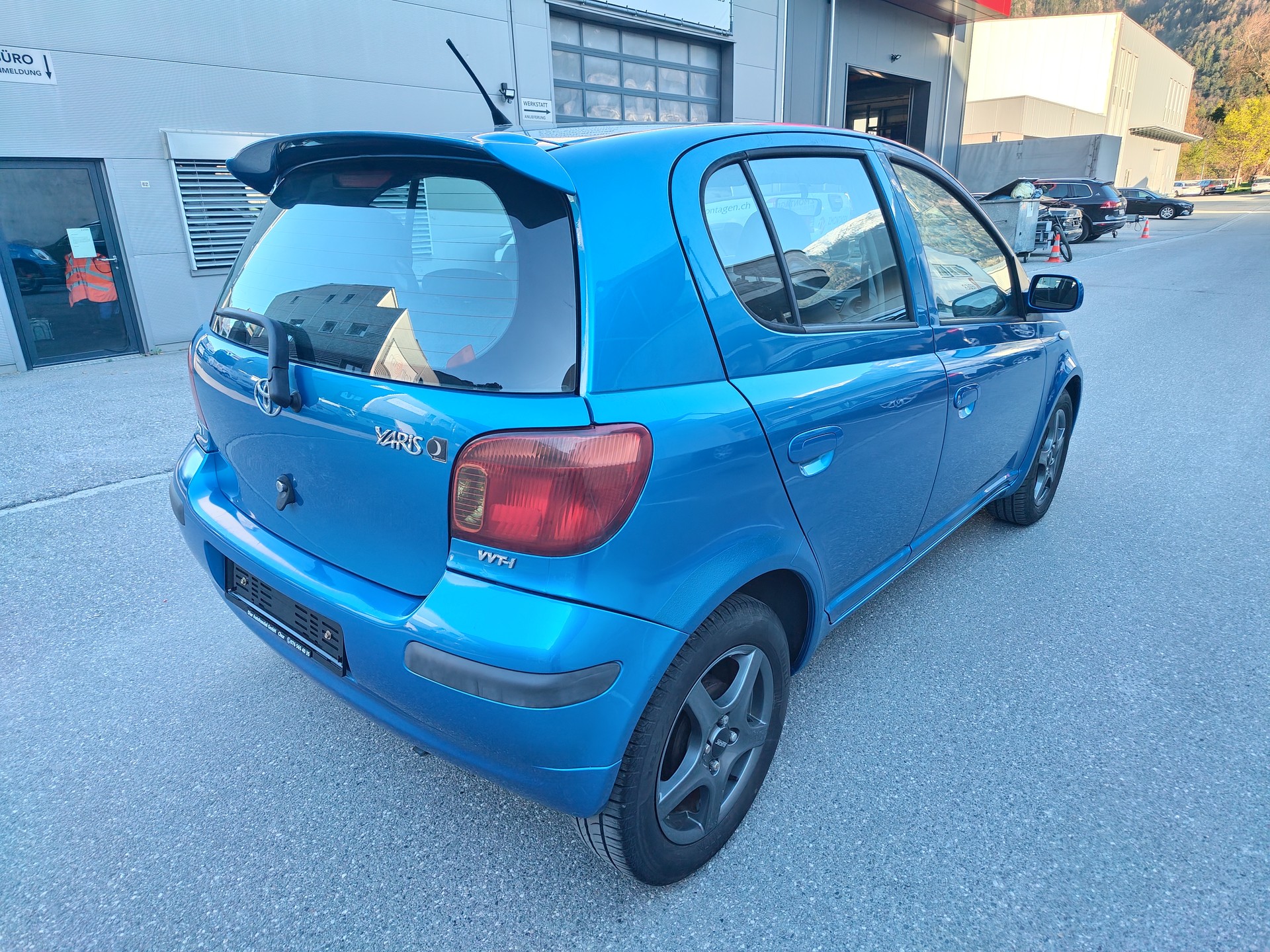 TOYOTA Yaris 1.3 Linea Sol-image-3