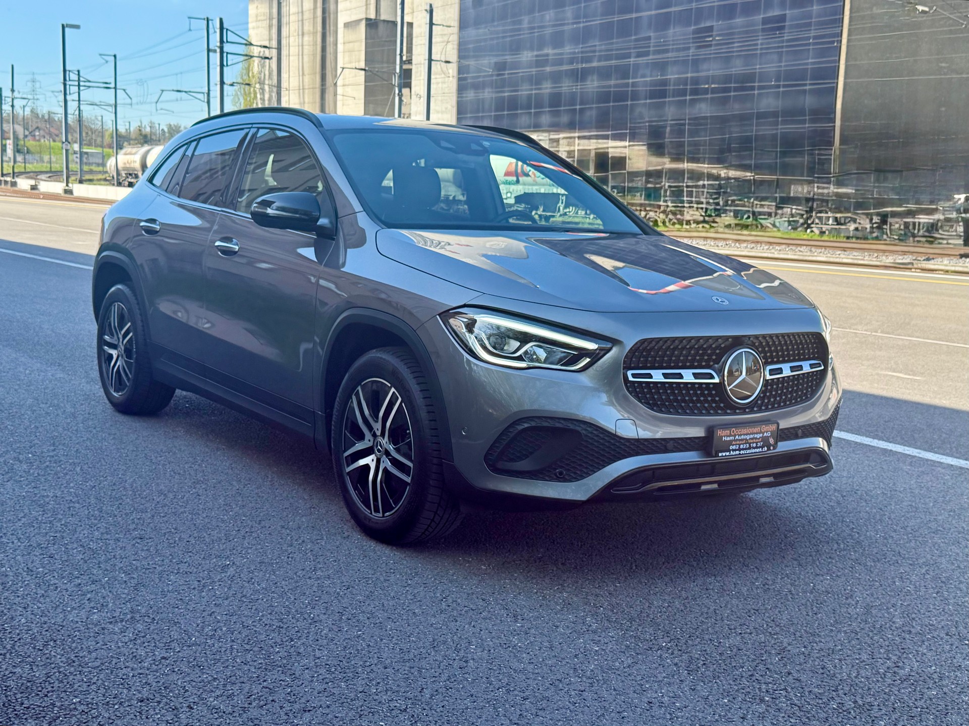 MERCEDES-BENZ GLA 200d 4Matic Progressive 8G-DCT-image-3