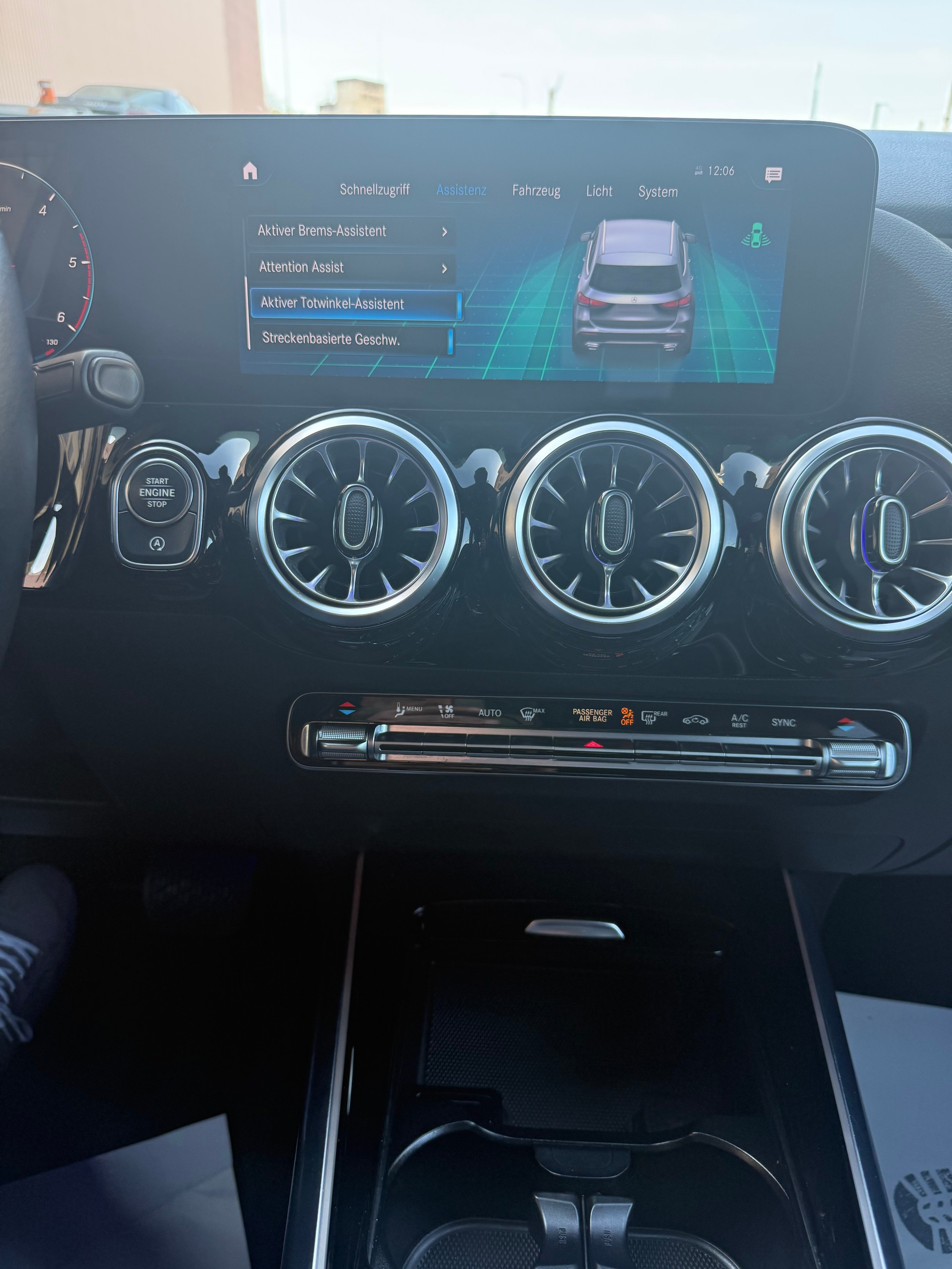 MERCEDES-BENZ GLA 200d 4Matic Progressive 8G-DCT-image-6