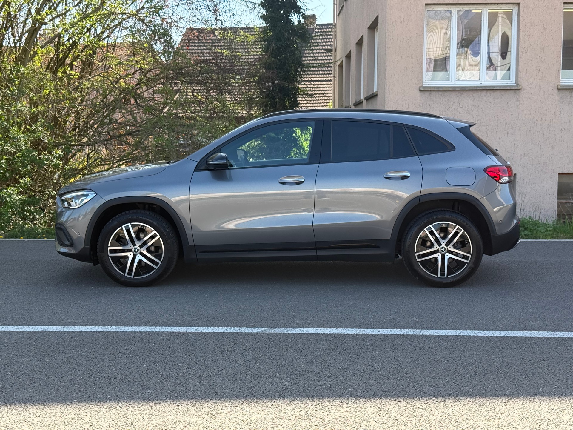 MERCEDES-BENZ GLA 200d 4Matic Progressive 8G-DCT-image-1