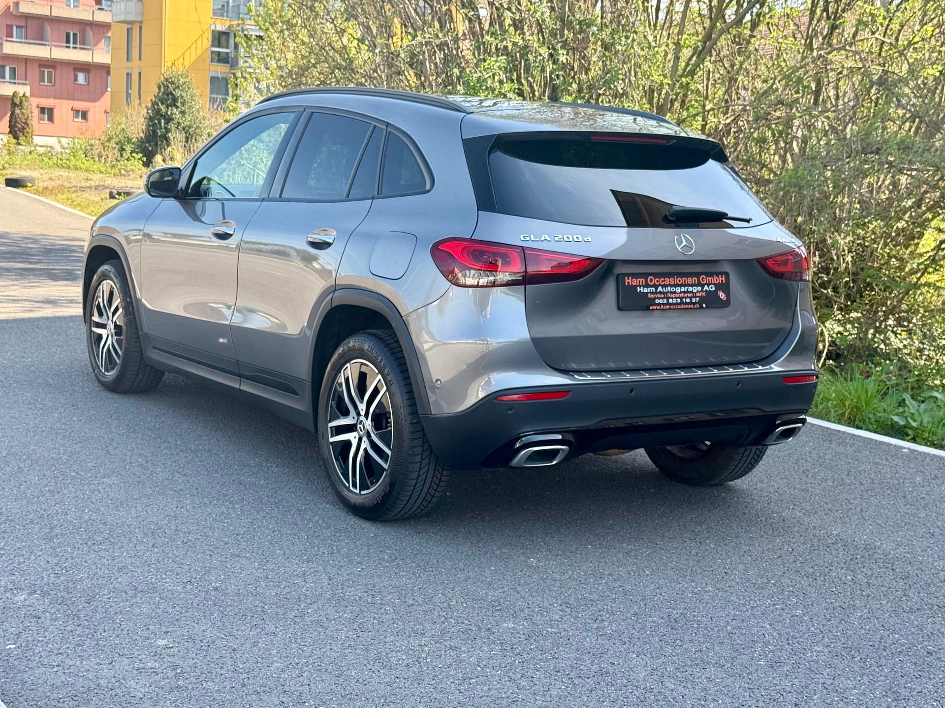 MERCEDES-BENZ GLA 200d 4Matic Progressive 8G-DCT-image-2